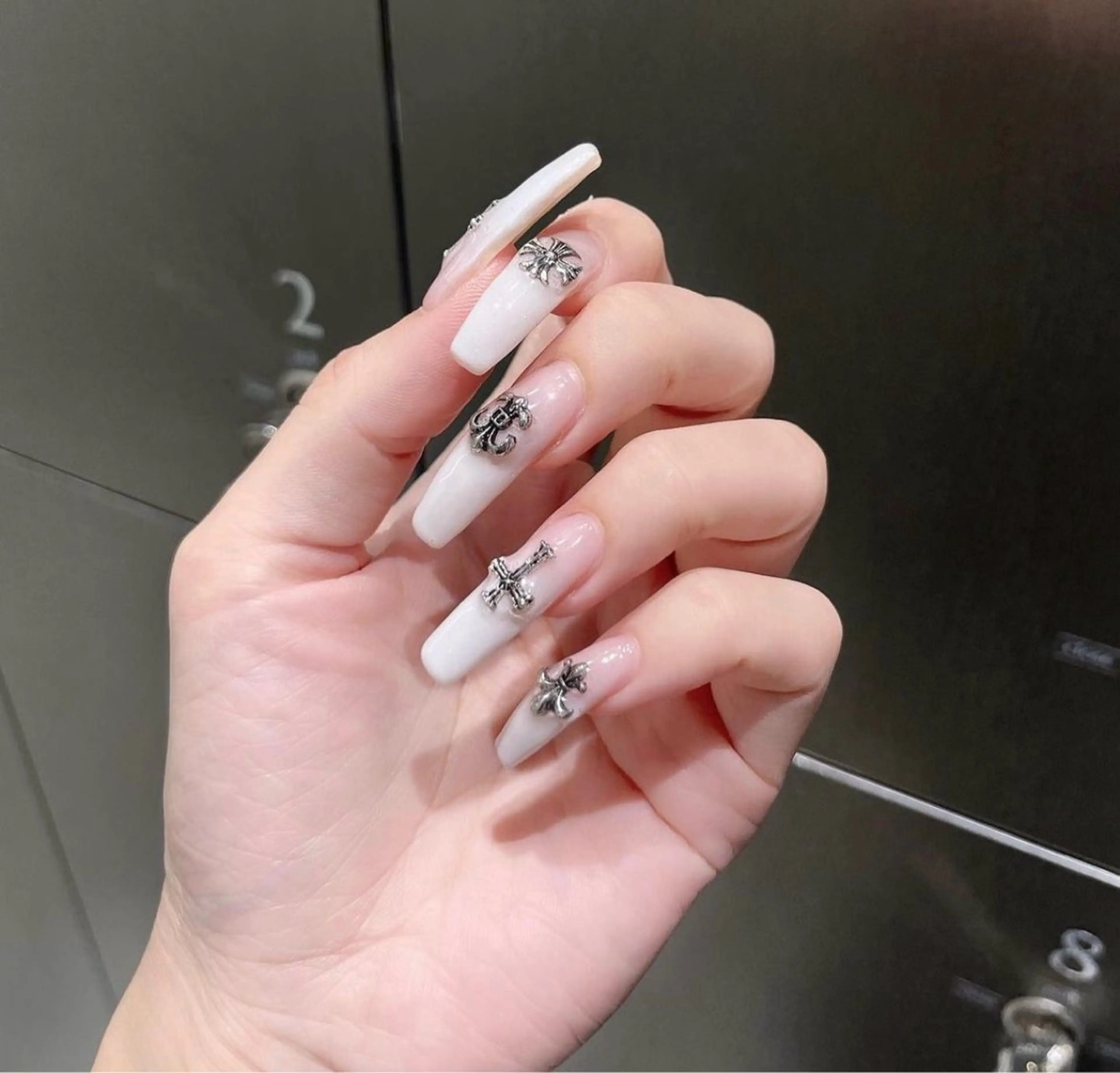 ネイル UniqueNail 長さだし専門店のネイルデザイン