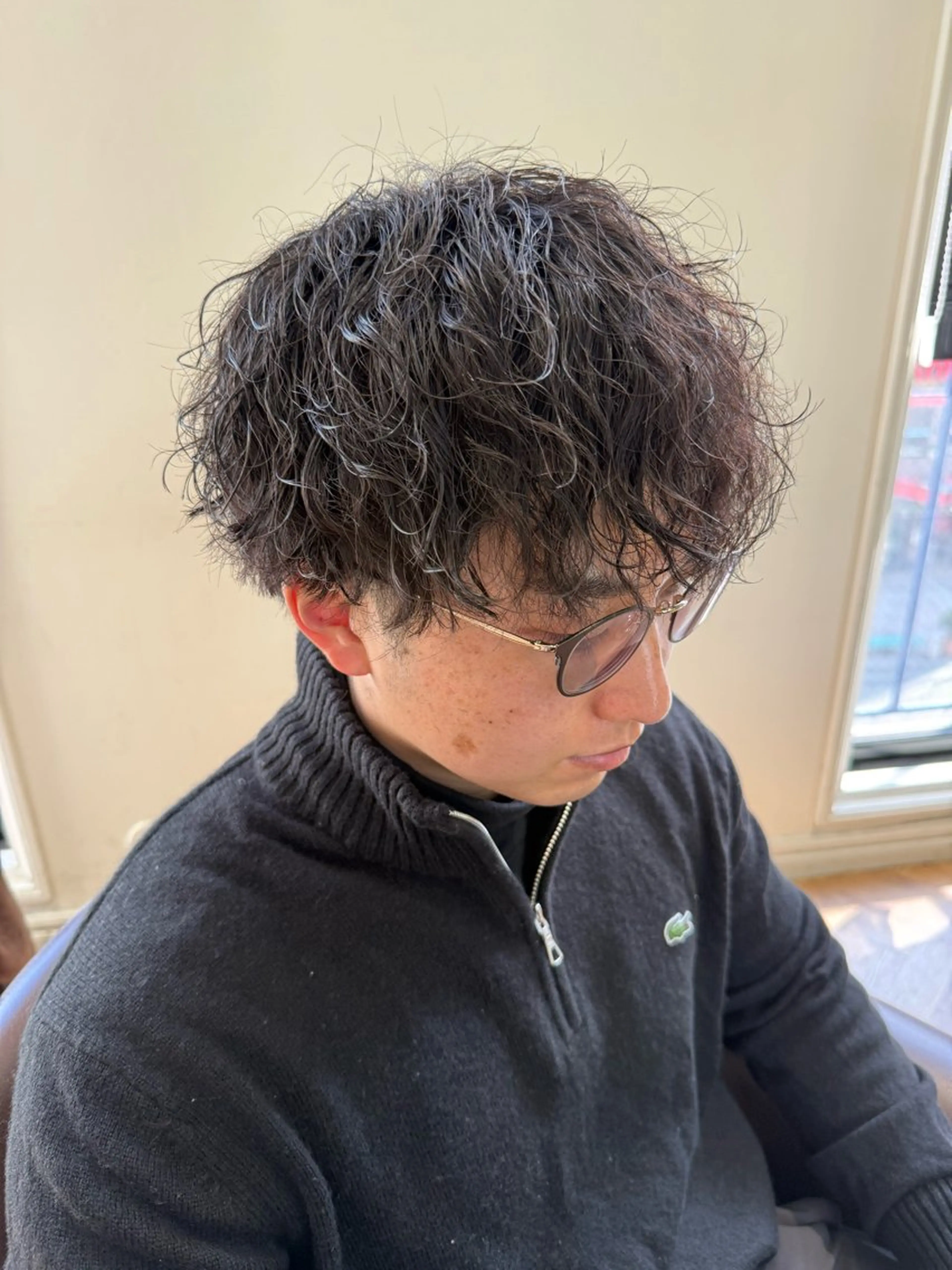 ショート パーマ メンズ 溝口 槙里也のヘアスタイル