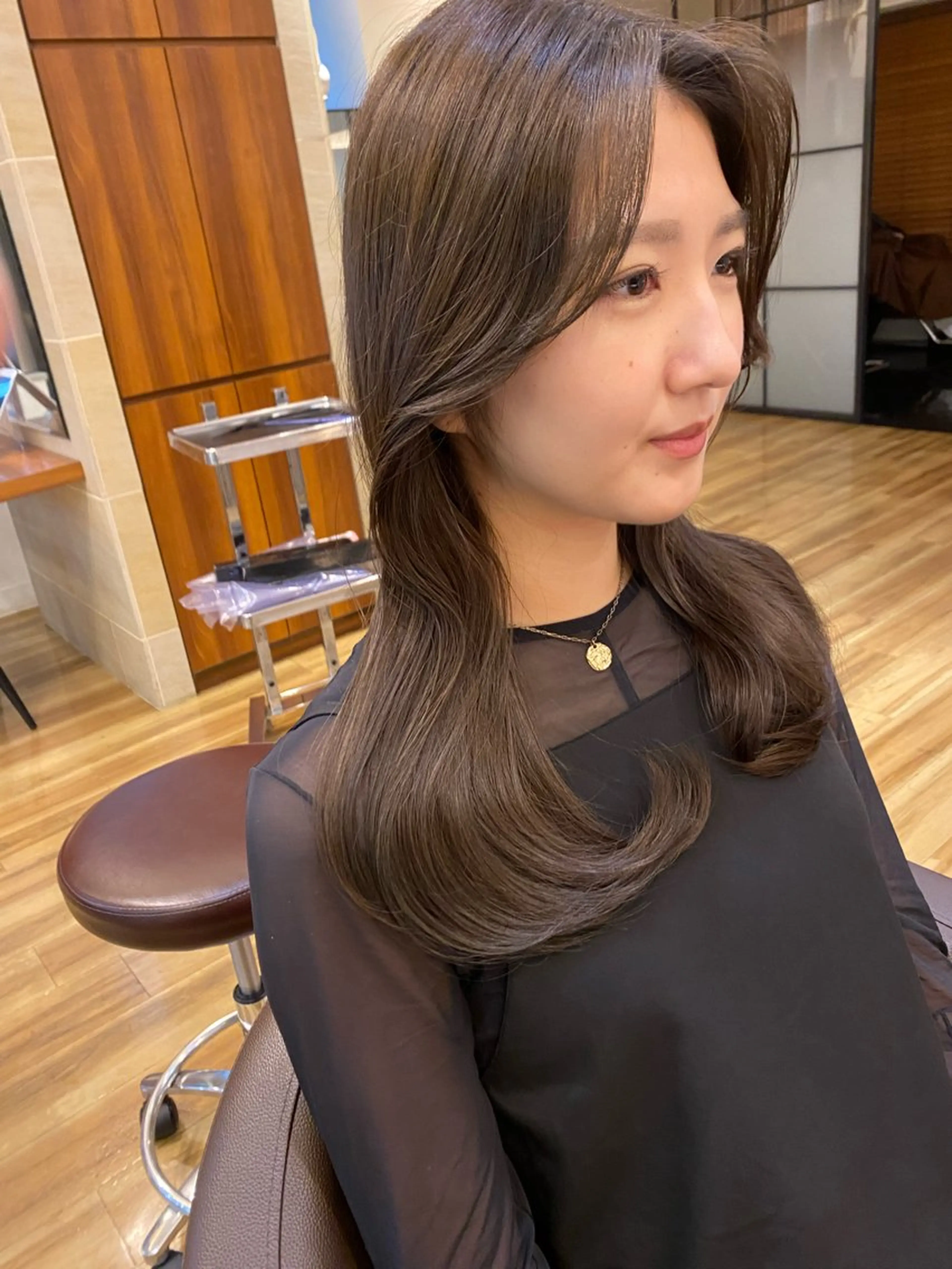 セミロング カラー ベージュカラー オリーブベージュ 韓国風ヘア カット ヘアカラー トリートメント レイヤーカット /透明感/千葉怜寿のヘアスタイル