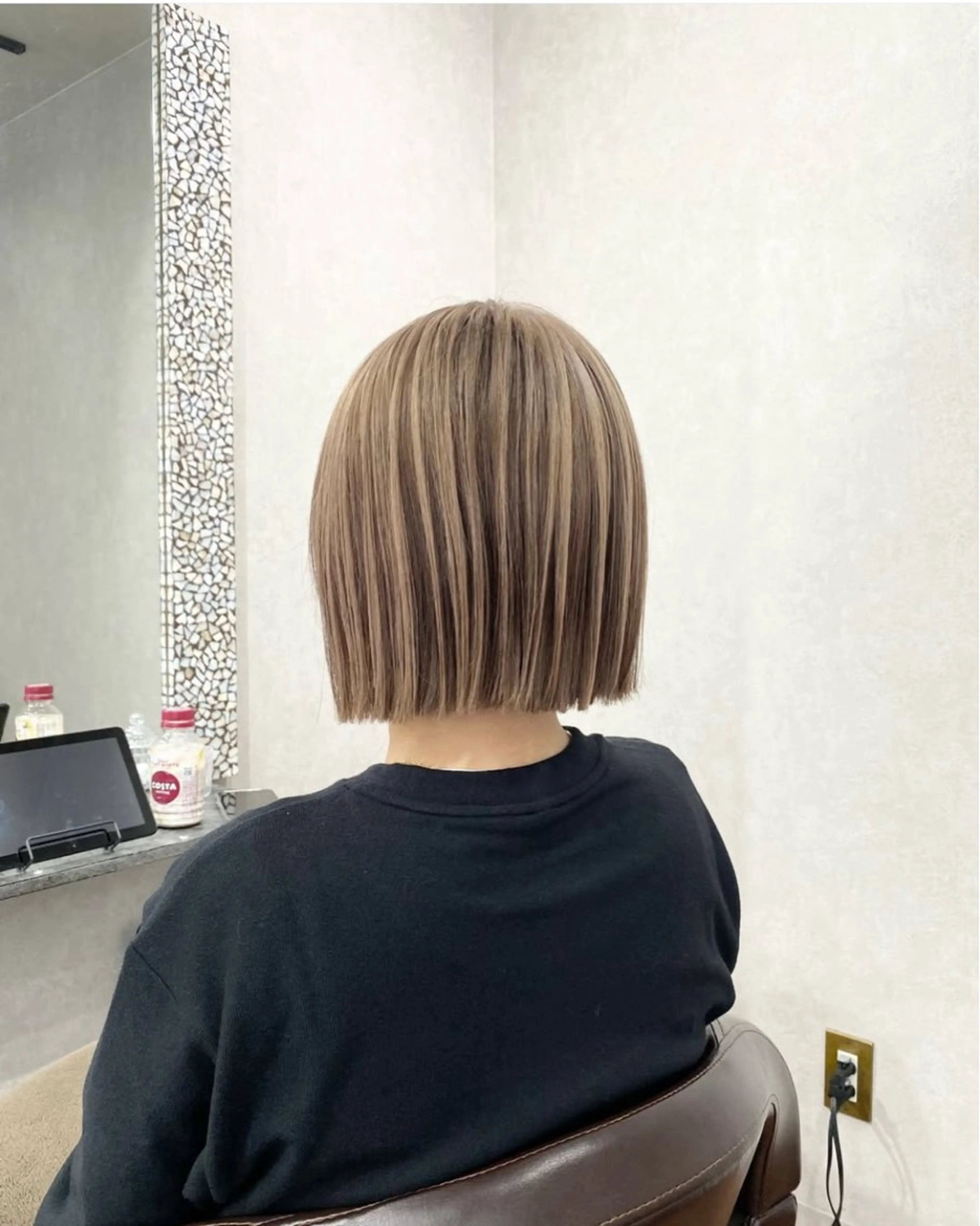 ミディアム カット ヘアカラー _White所属・ＳＨＩ ＺＵのヘアスタイル