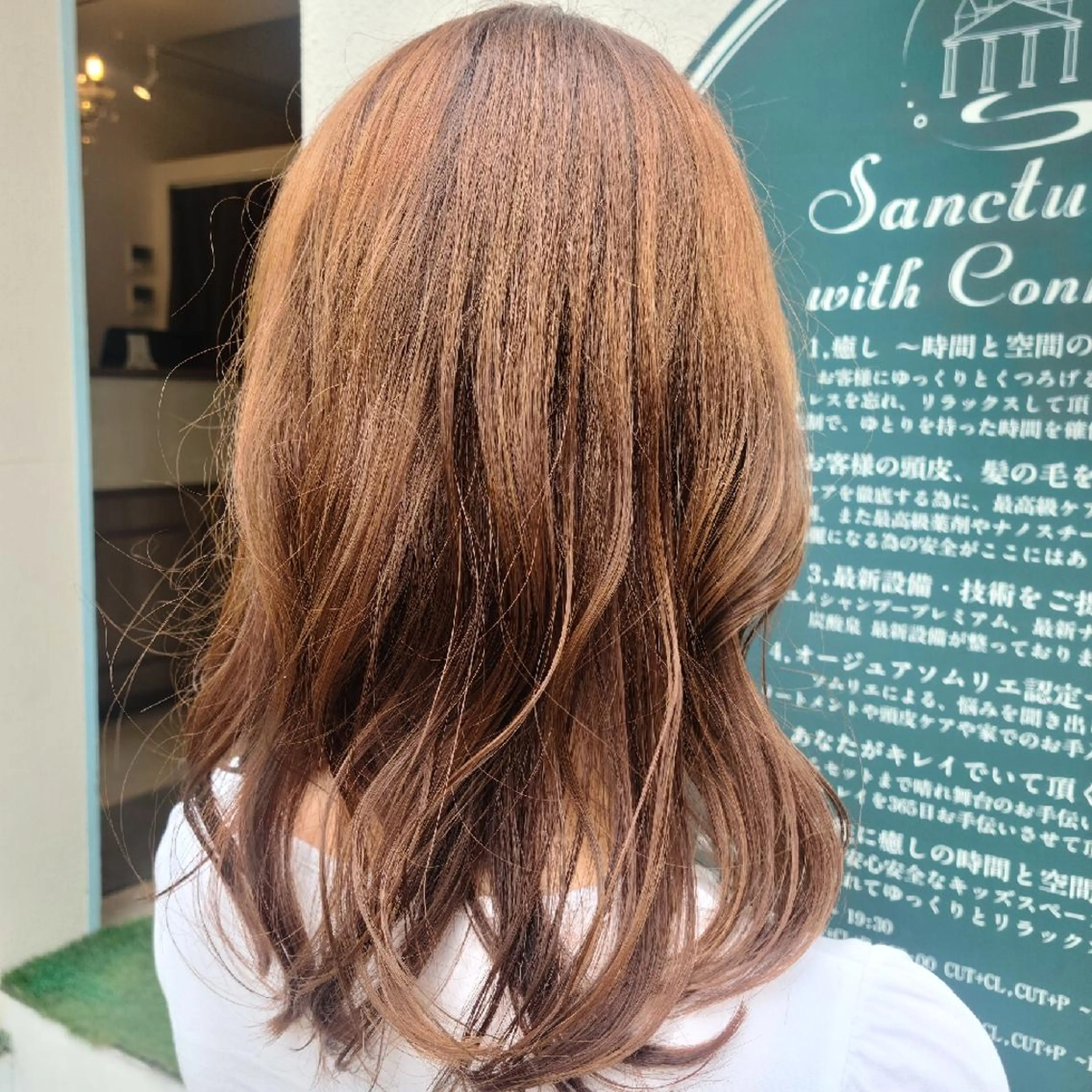 ミディアム 赤松 摩美のヘアスタイル