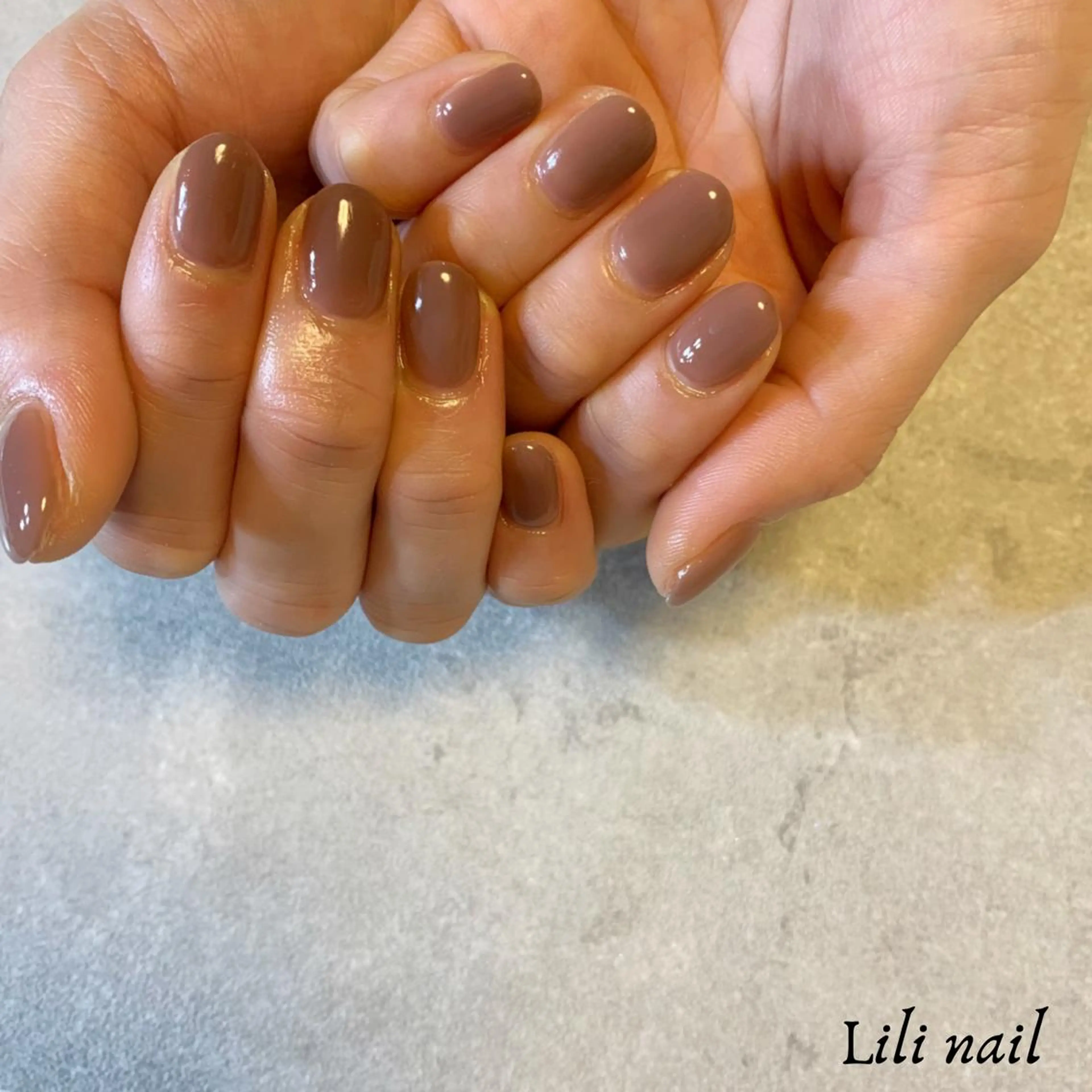 ショート ネイル 赤色 ハンドネイル Lili beauty salon所属・Lilibeauty salonのネイルデザイン