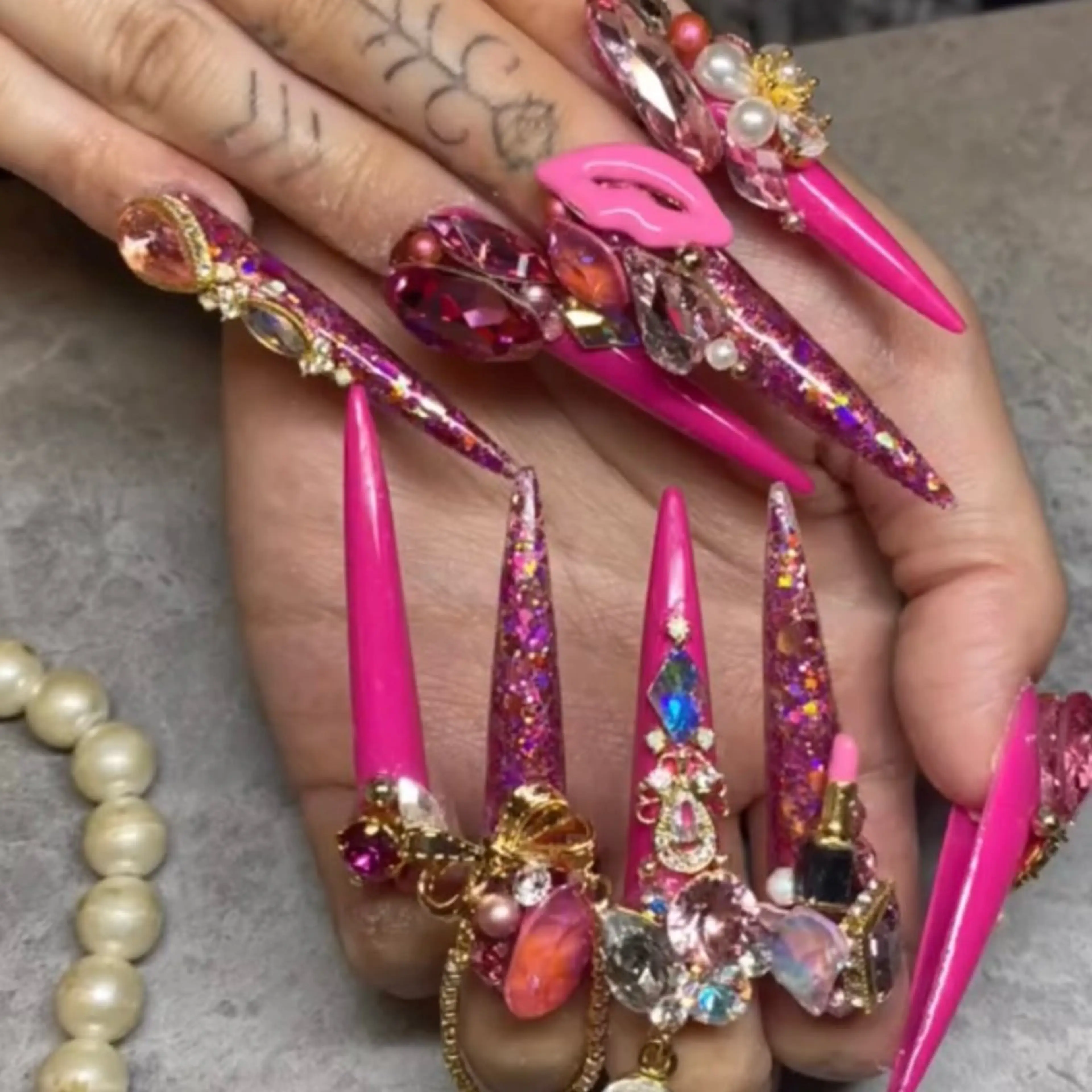 メンズ ネイル メンズ韓国風 アートネイル フレンチネイル ジェルネイル キラキラネイル Bloom スカルプ専門店のネイルデザイン