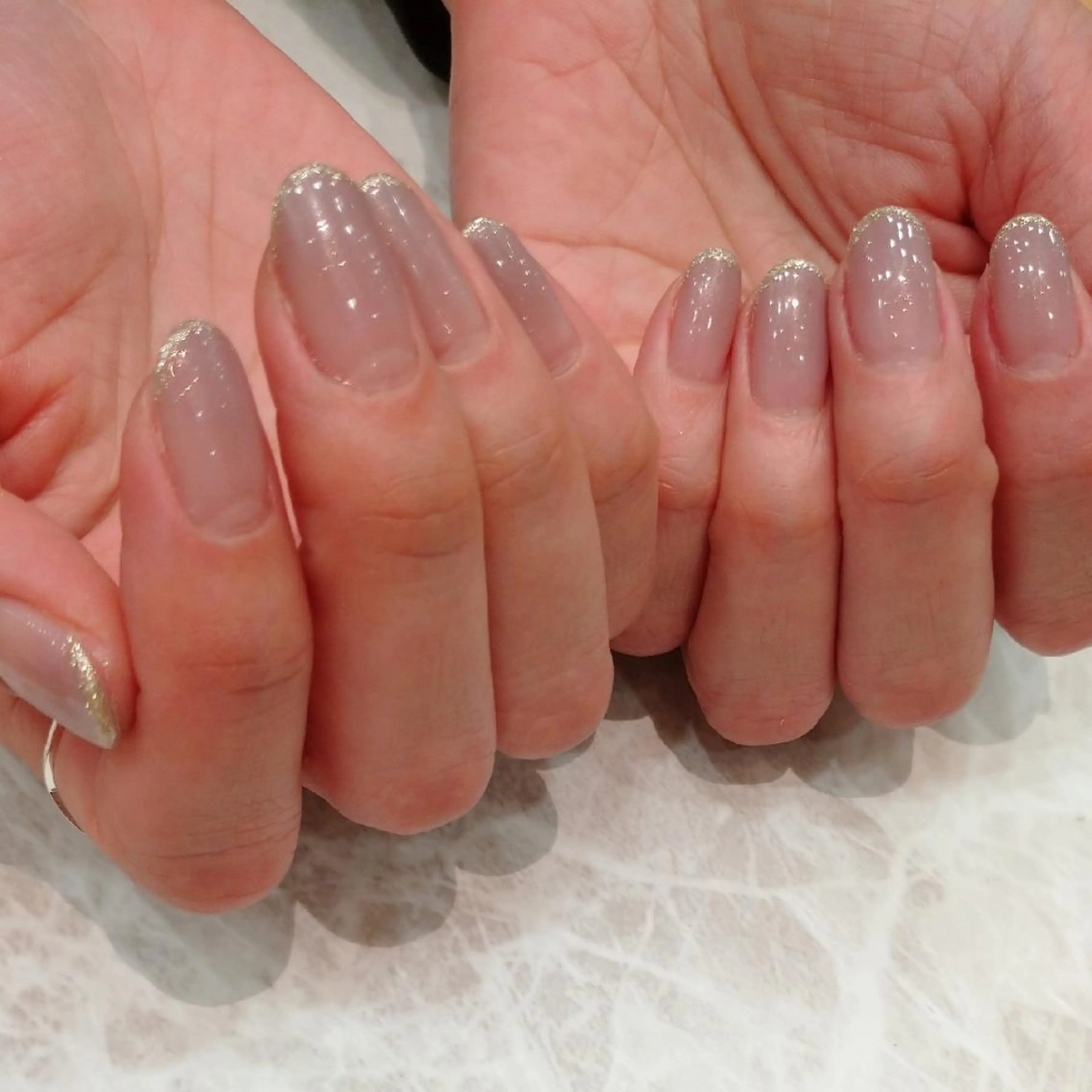 ネイル ジェルネイル グラデーション ラメ(グリッター) オフィスネイル パラジェル ハンドネイル 會田 瑠衣のネイルデザイン