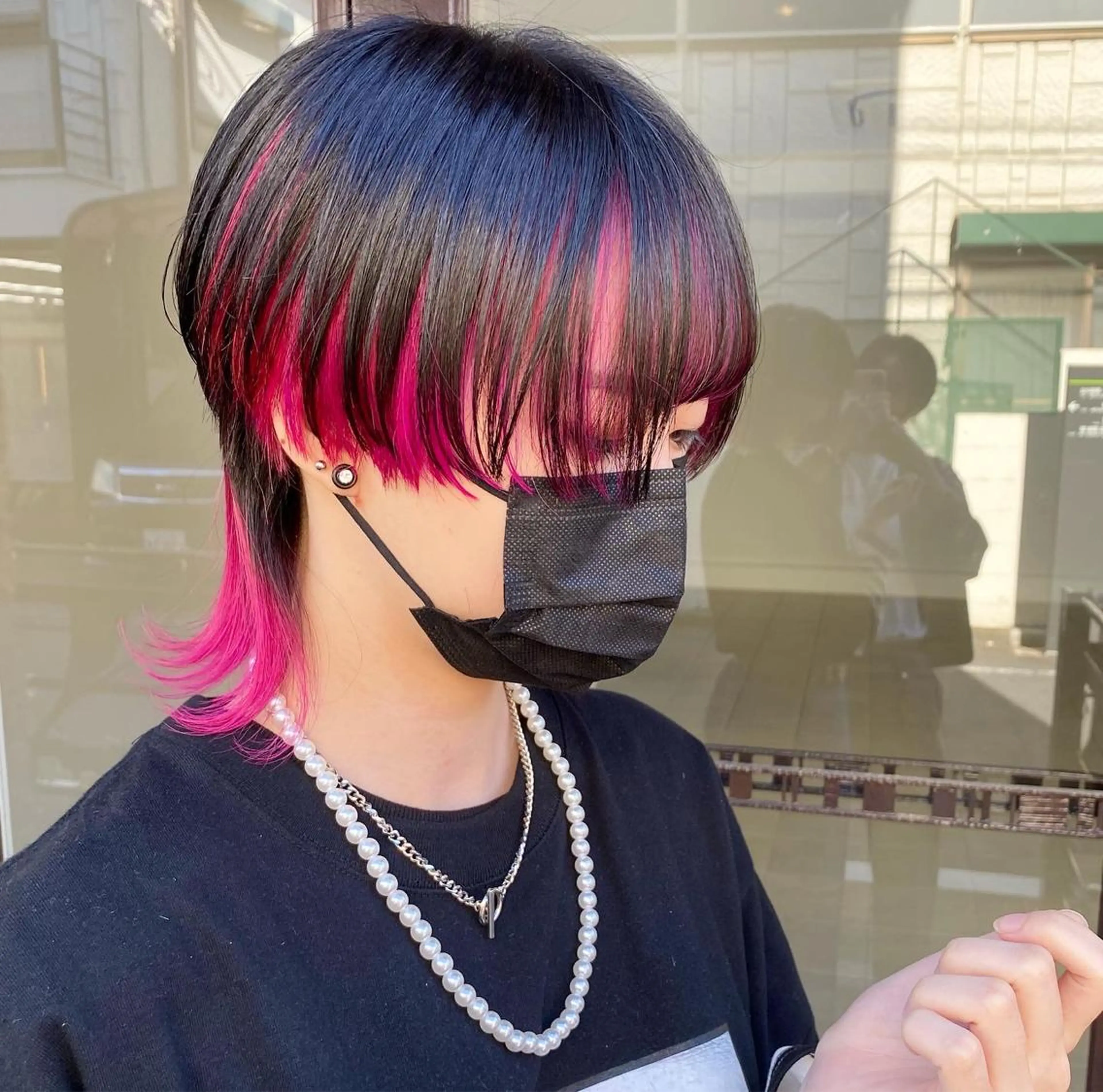 ショート ウルフカット TOMOYAレイヤー ブリーチ縮毛矯正のヘアスタイル