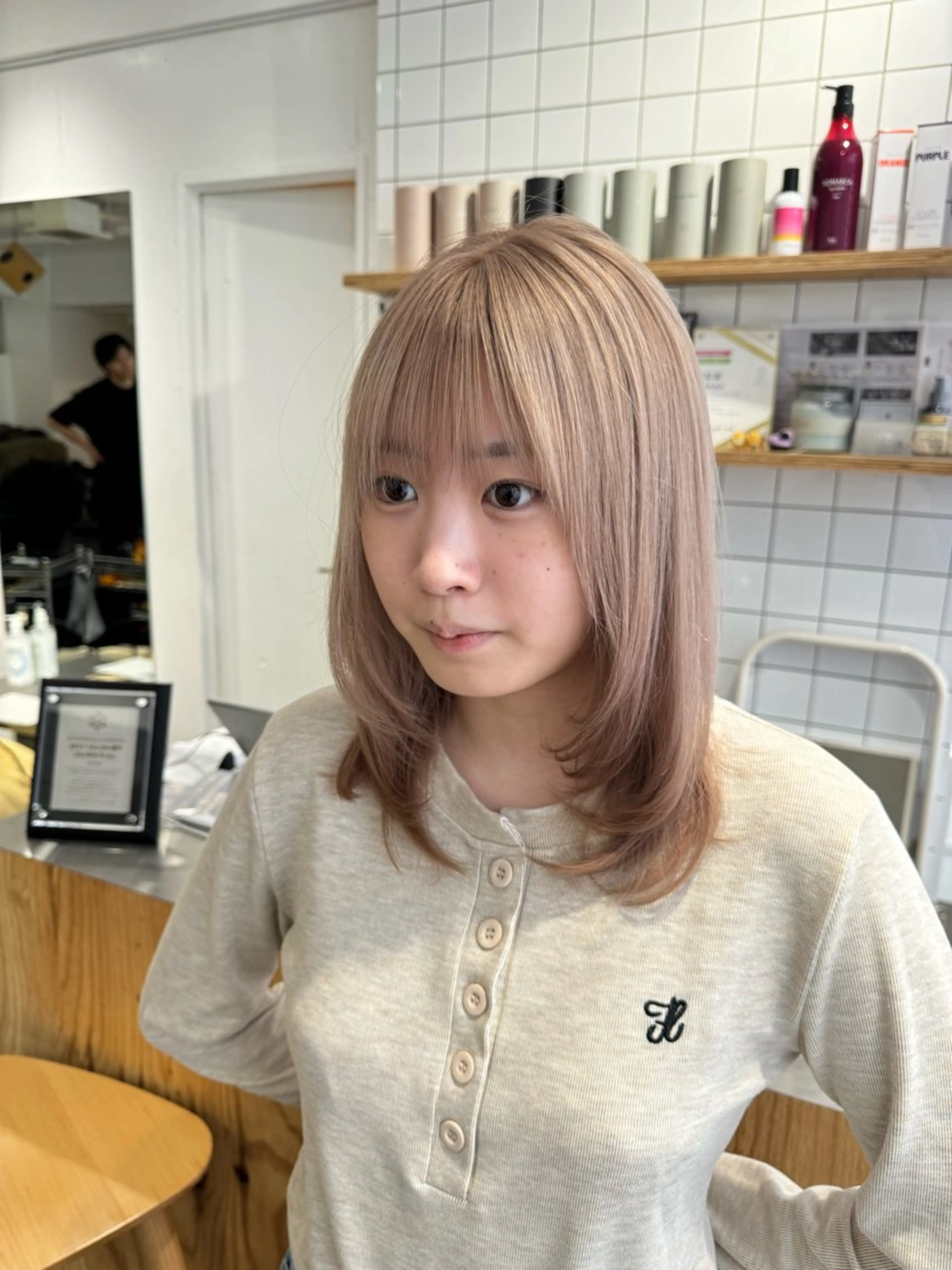 セミロング カラー ベージュカラー ブリーチ ケアブリーチ ミルクティーベージュ 顔周りカット 🚩東京↔︎長野/ 青木亮太のヘアスタイル