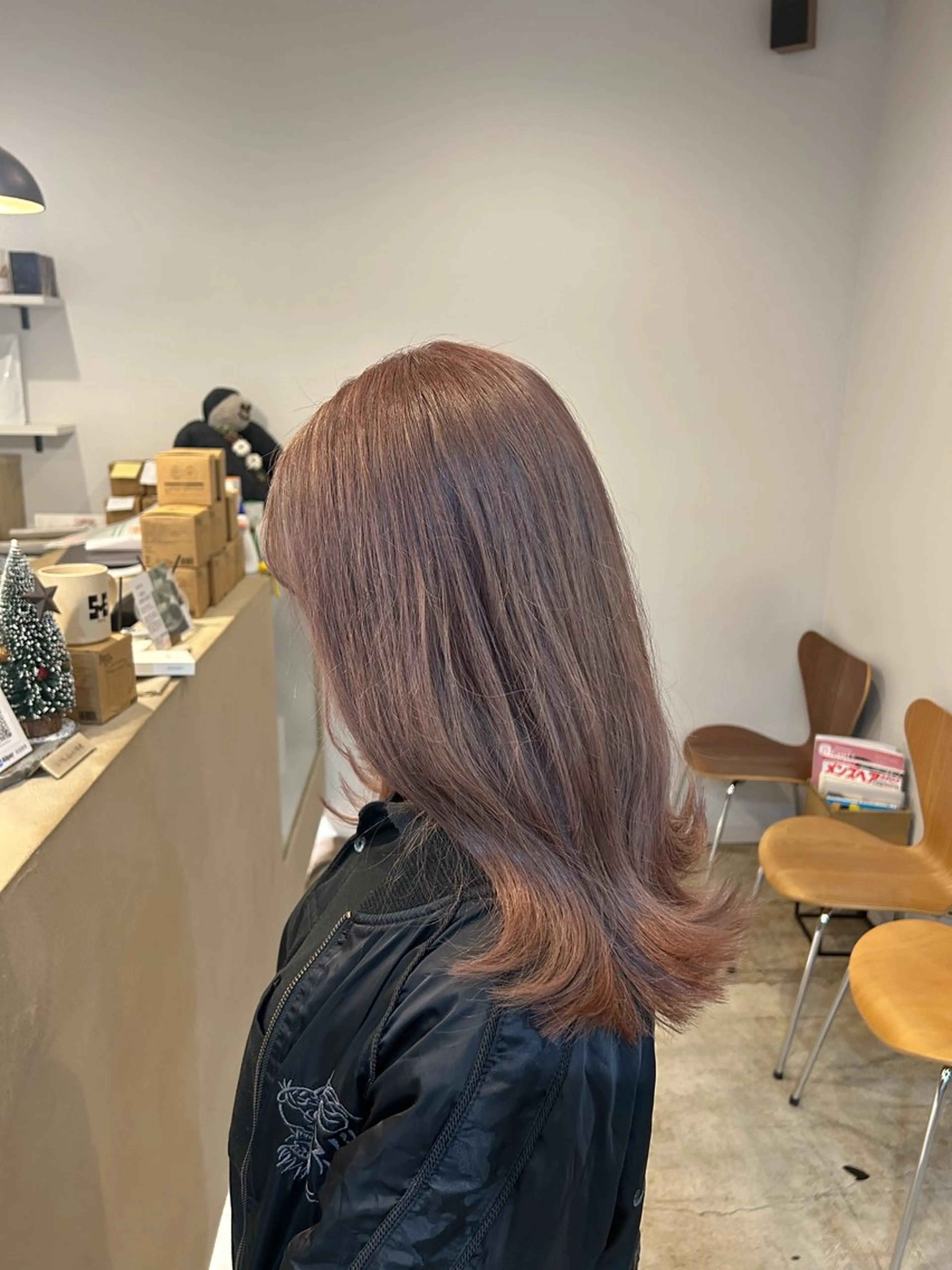 ミディアム カラー 川端 明莉のヘアスタイル