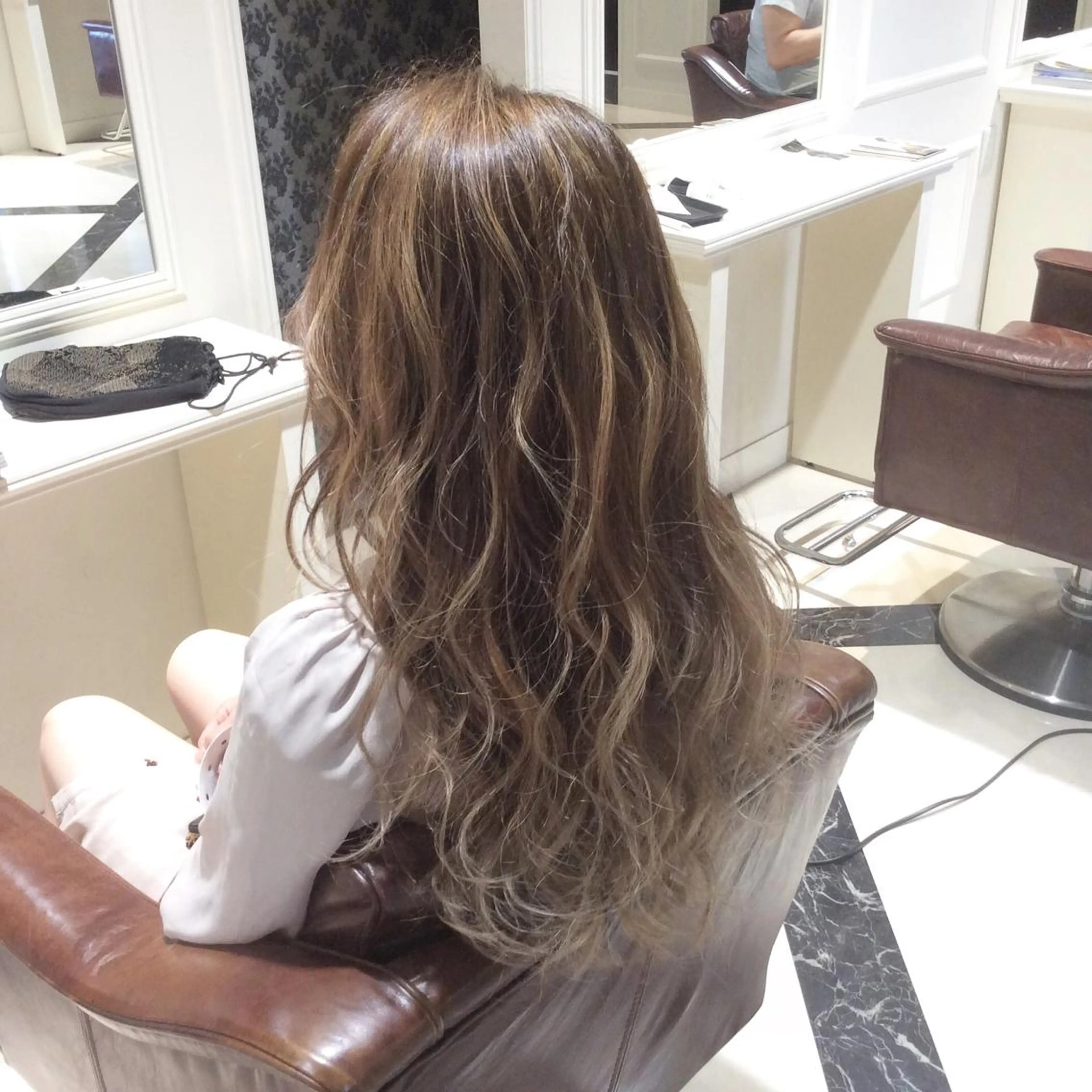 ロング カラー ハイライトカラー ハイトーンカラー ハイライト na3moe【ナナナモエ】所属・髪質改善✨カラー特化 サロン🎨平尾晃一のヘアスタイル