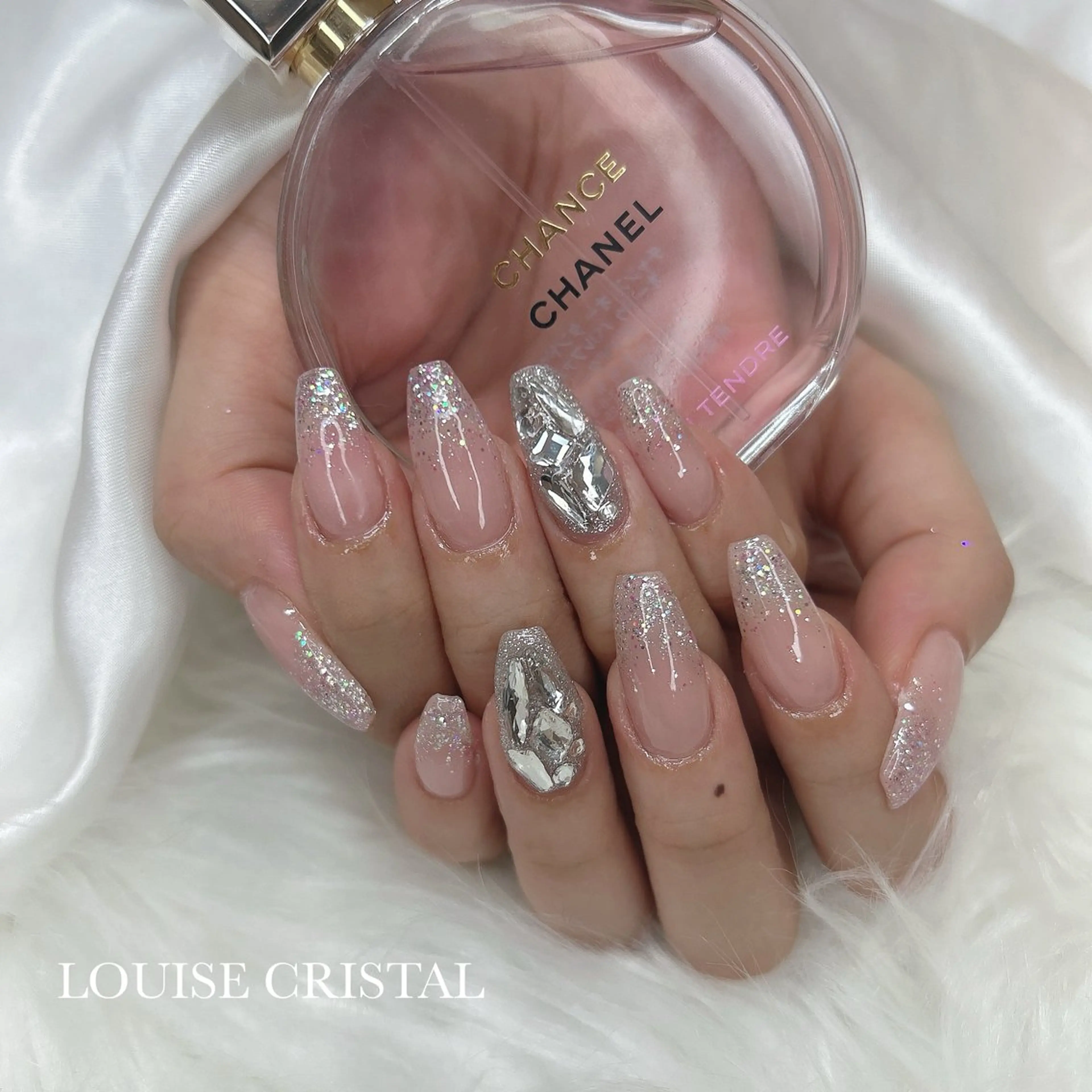 ネイル ハンドネイル LOUISE CRYSTALのネイルデザイン