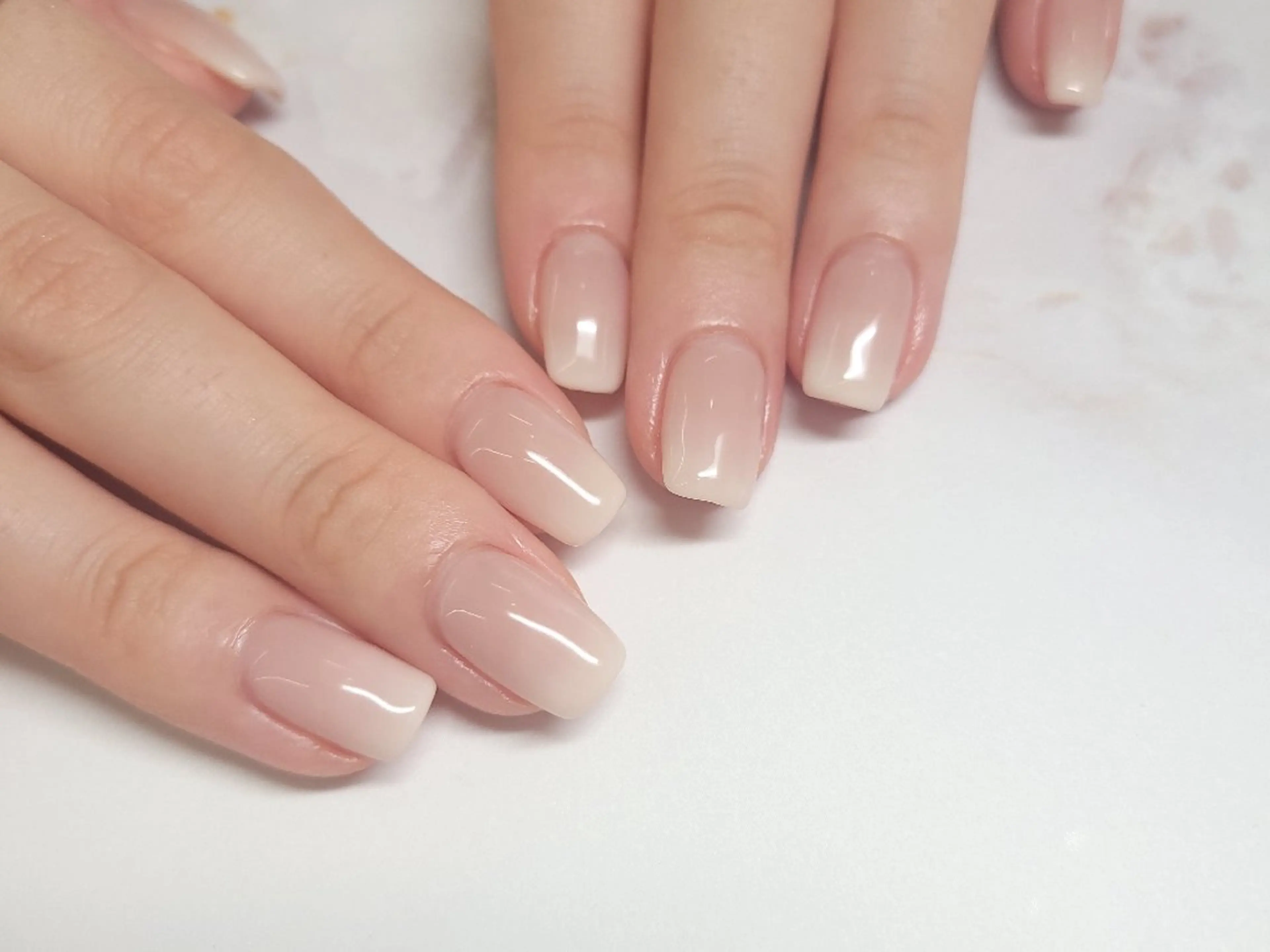 ネイル ジェルネイル グラデーション パラジェル WHITELY みどりのネイルデザイン