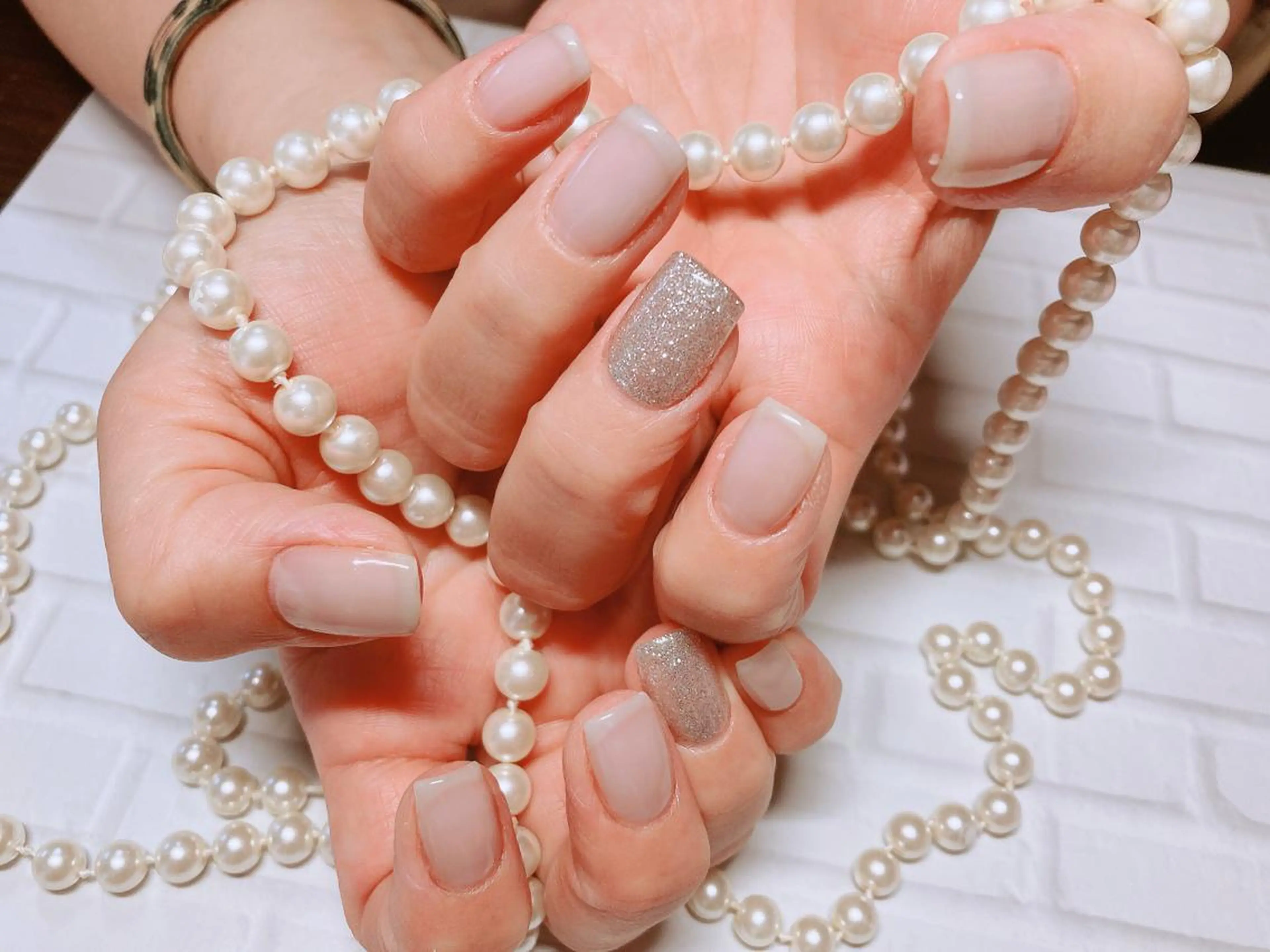 ネイル ラメ(グリッター) ピンク ピンクベージュ シルバー ハンドネイル ハンドケア ネイルサロン HARRYS所属・ネイル･脱毛サロン HARRYSのエステ・リラクイメージ