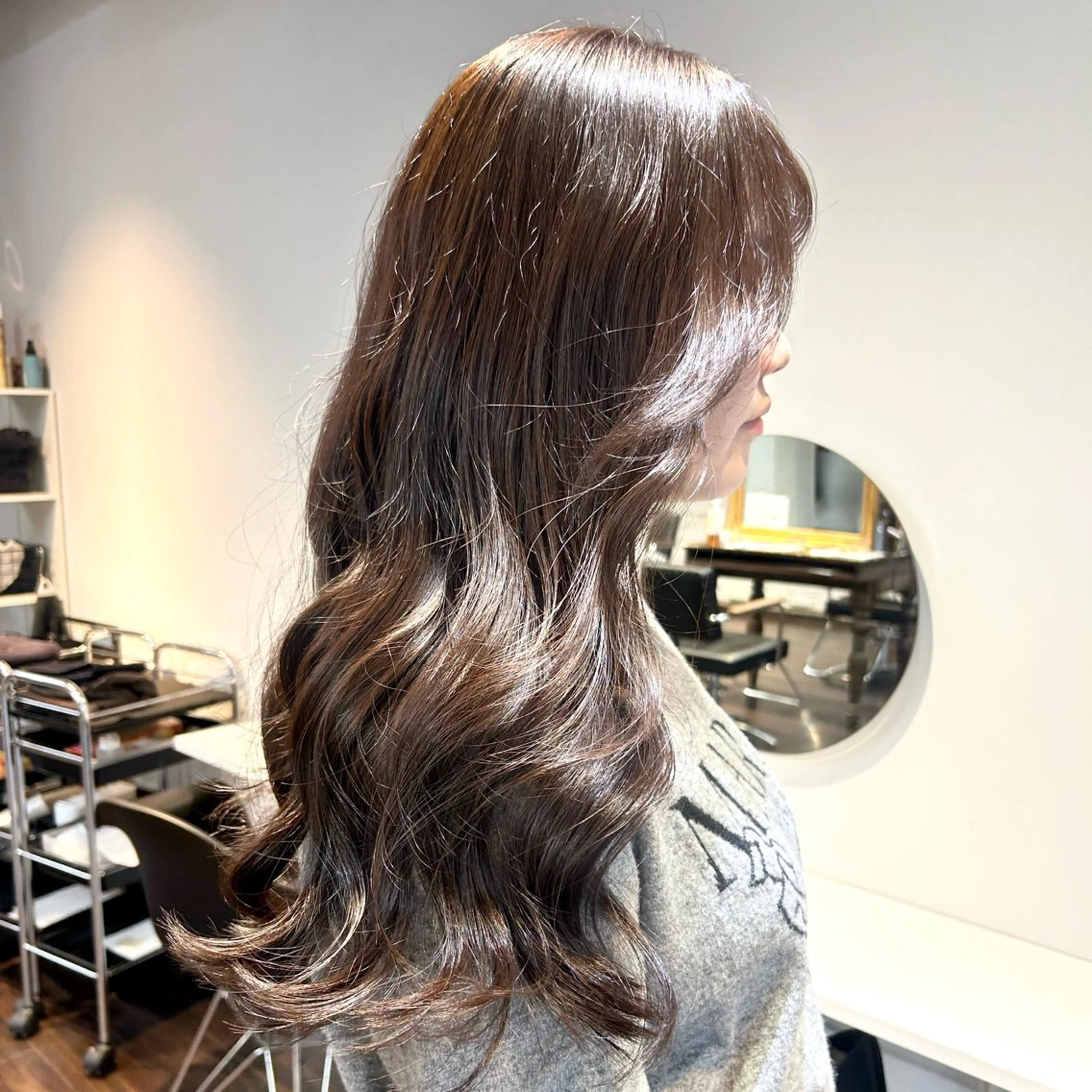 ロング カラー ヘアアレンジ ダークグレー ダークグレージュ グレージュ ラベンダーカラー ラベンダーグレージュ カット ヘアカラー トリートメント 韓国ヘア×髪質 改善🇰🇷シオリのヘアスタイル