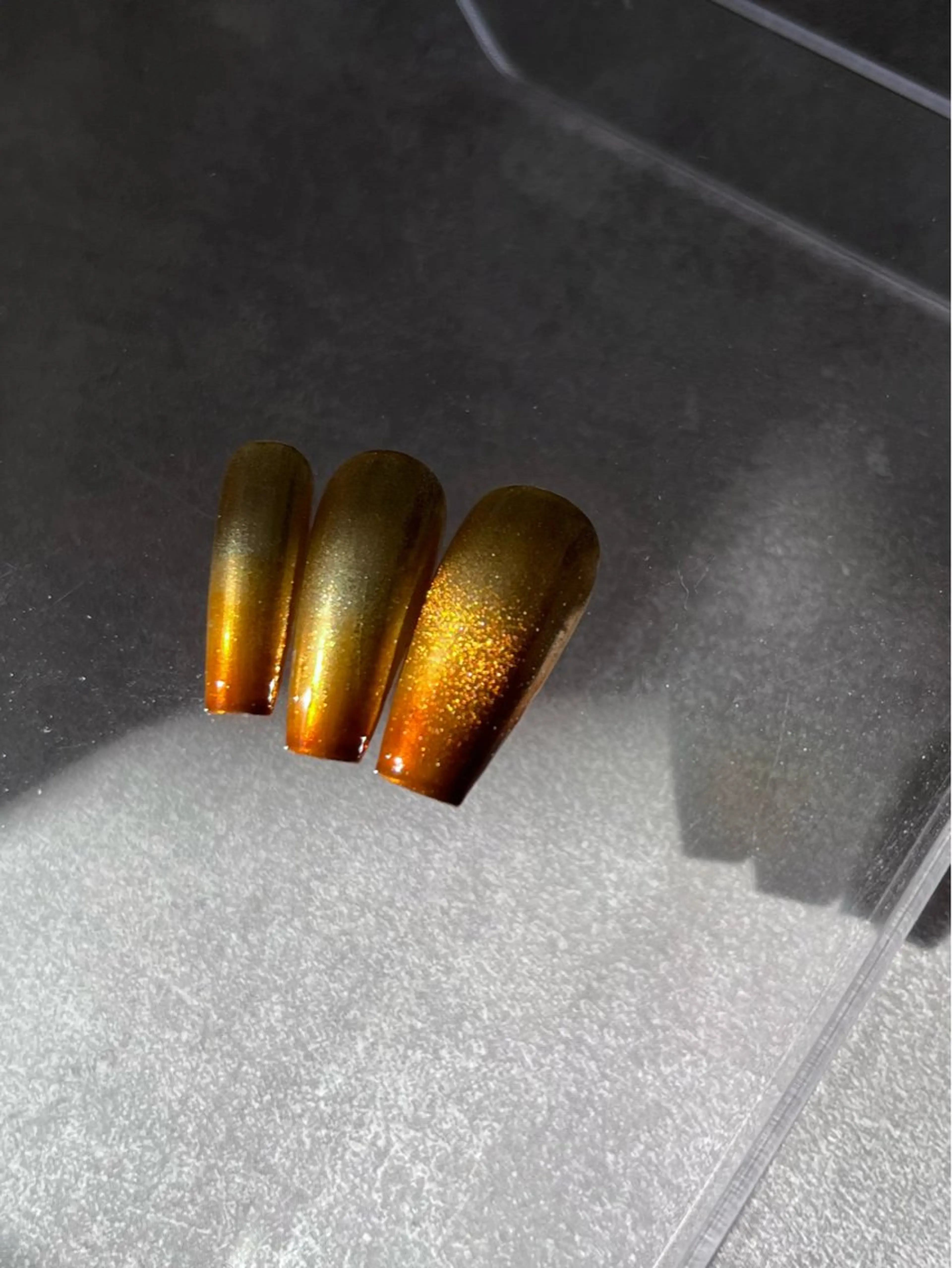 ネイル ブラウン ゴールド マグネットネイル ミラーネイル kupu所属・ネイルサロン kupuのネイルデザイン