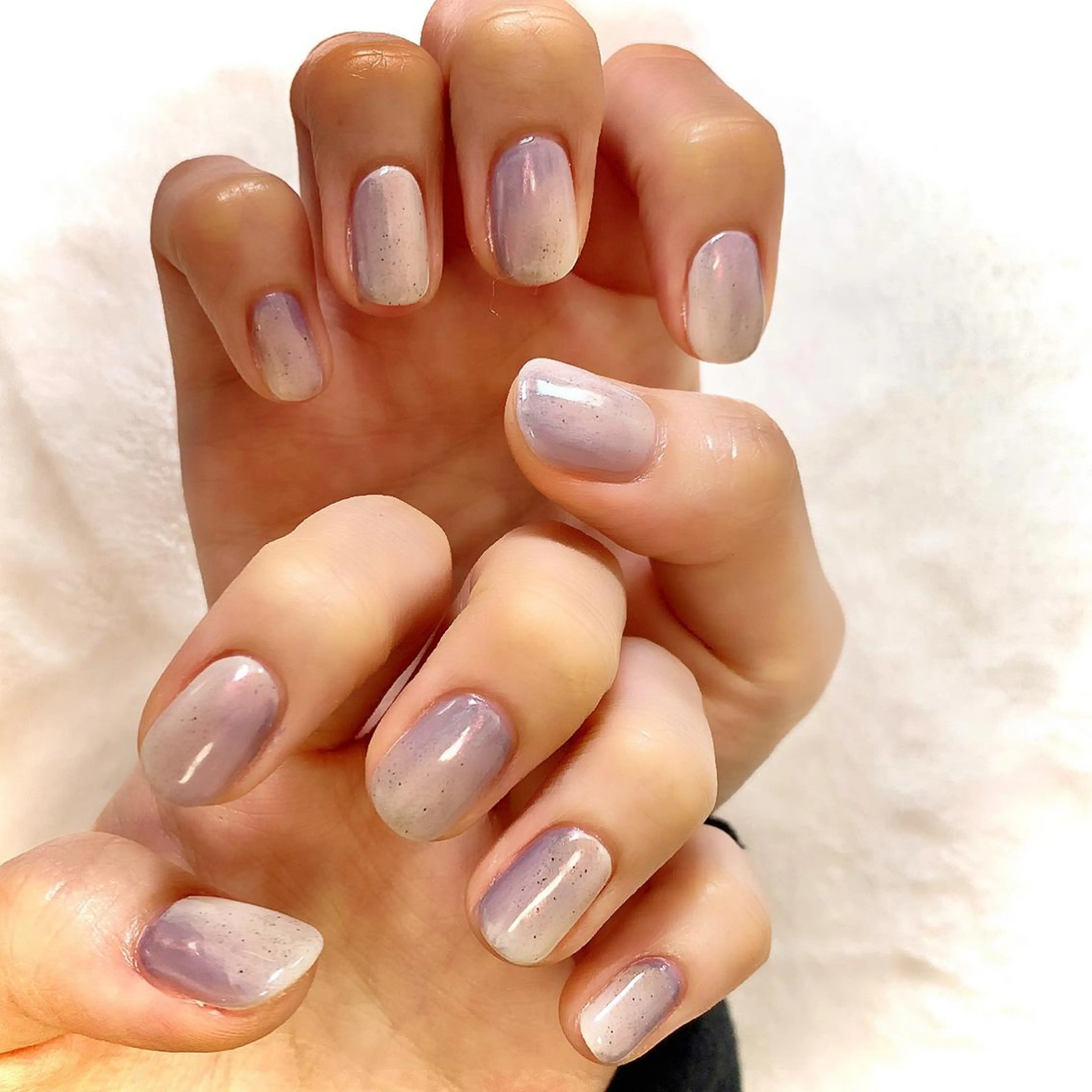 ショート ネイル パープルカラー オーロラネイル ジェルネイル パープル ホワイト ky__.nail所属・k. yukinoのネイルデザイン