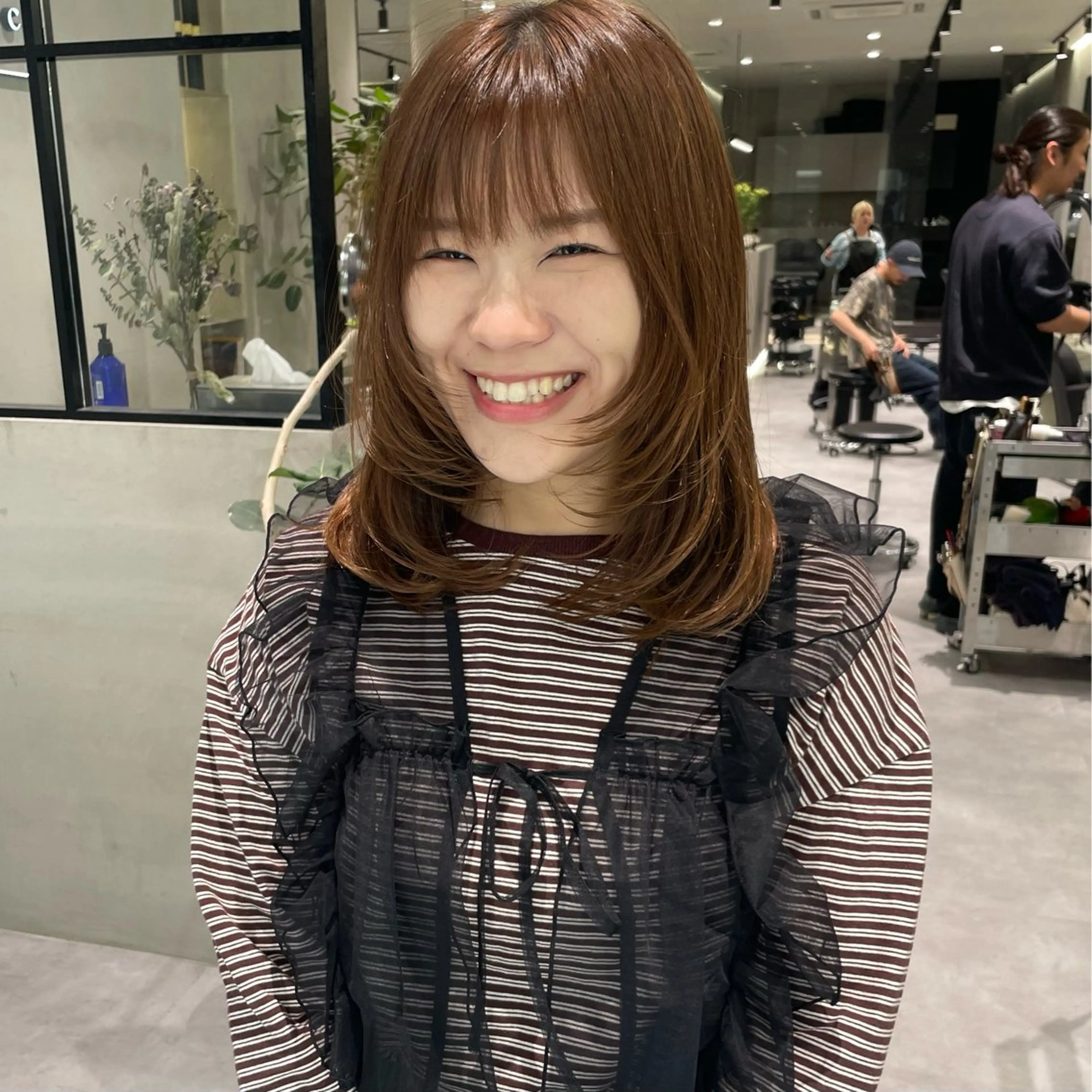 ミディアム カラー 透明感カラー カット ヘアカラー トリートメント ハイトーン/ベージュ /レイヤー :遥香のヘアスタイル