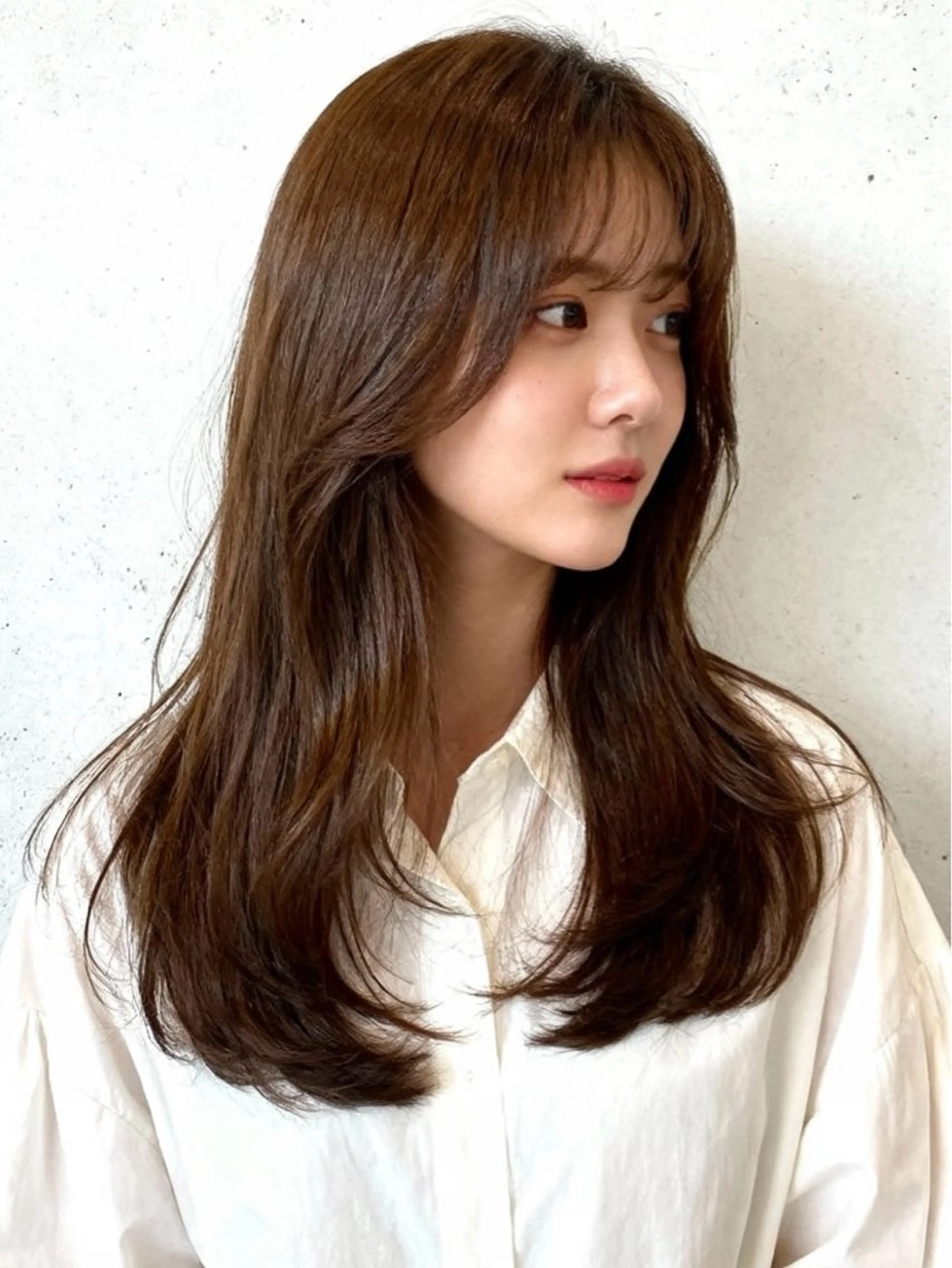 セミロング カラー アディクシーカラー 透明感カラー くびれヘア 顔まわりレイヤー 韓国風ヘア カット ヘアカラー トリートメント 韓国レイヤーカット 🫧大阪梅田レイヤーのヘアスタイル