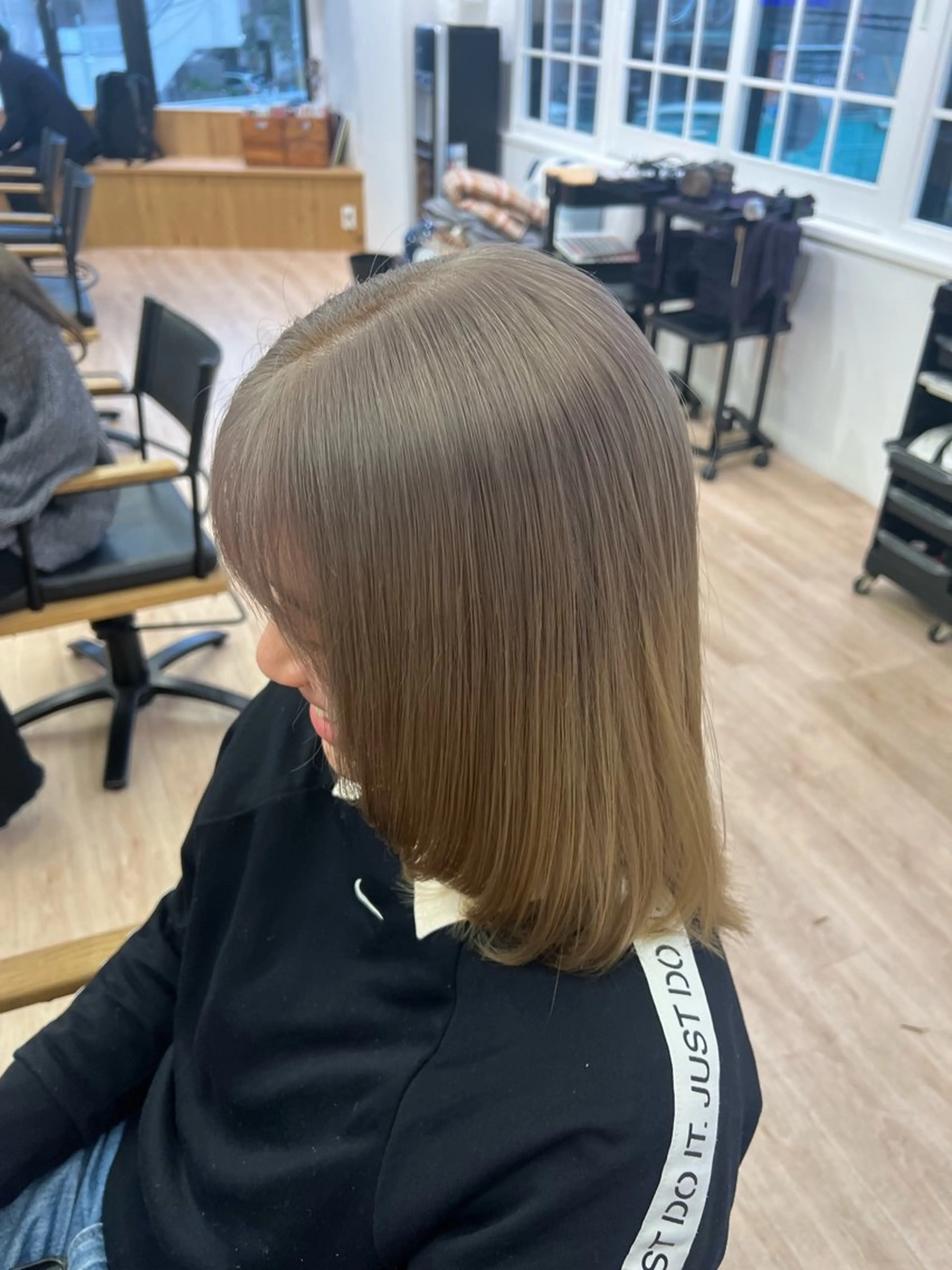 ミディアム 田中 愛梨のヘアスタイル