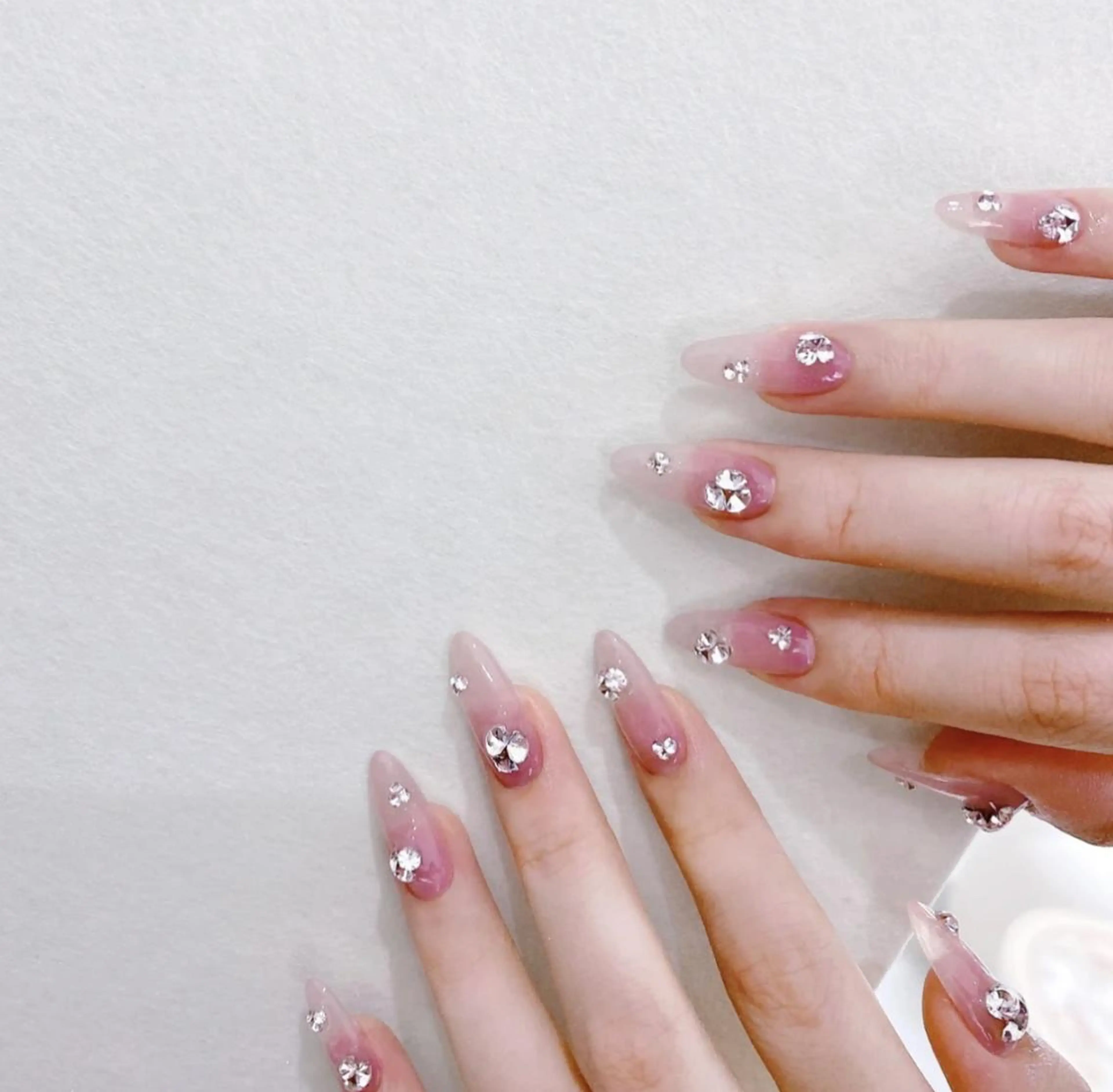 ネイル アートネイル 長さ出し ネイルチップ Queens PUPUのネイルデザイン