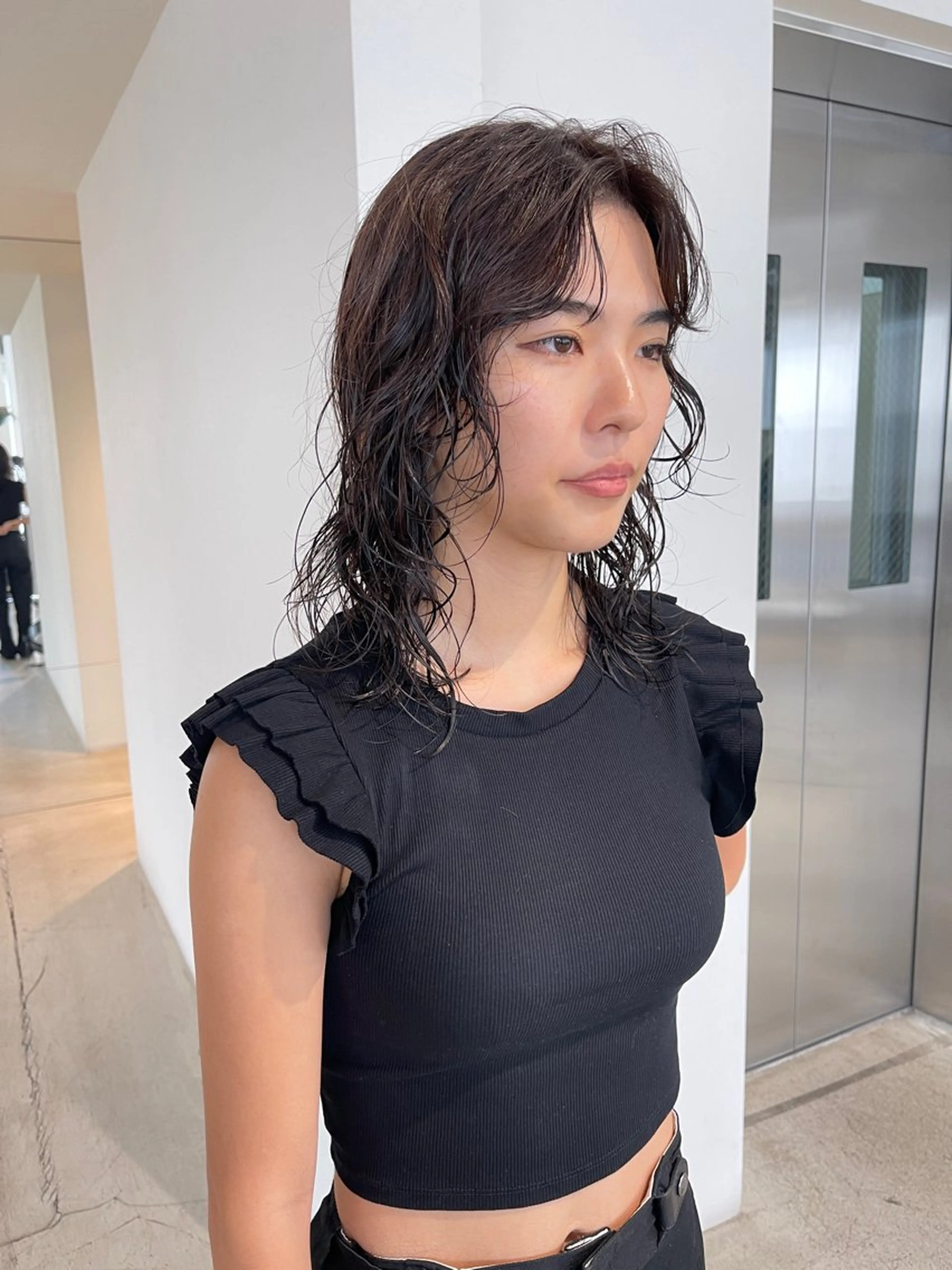 ミディアム ミディアムパーマ レイヤーカット カット パーマ oma　袮次金 鈴香のヘアスタイル