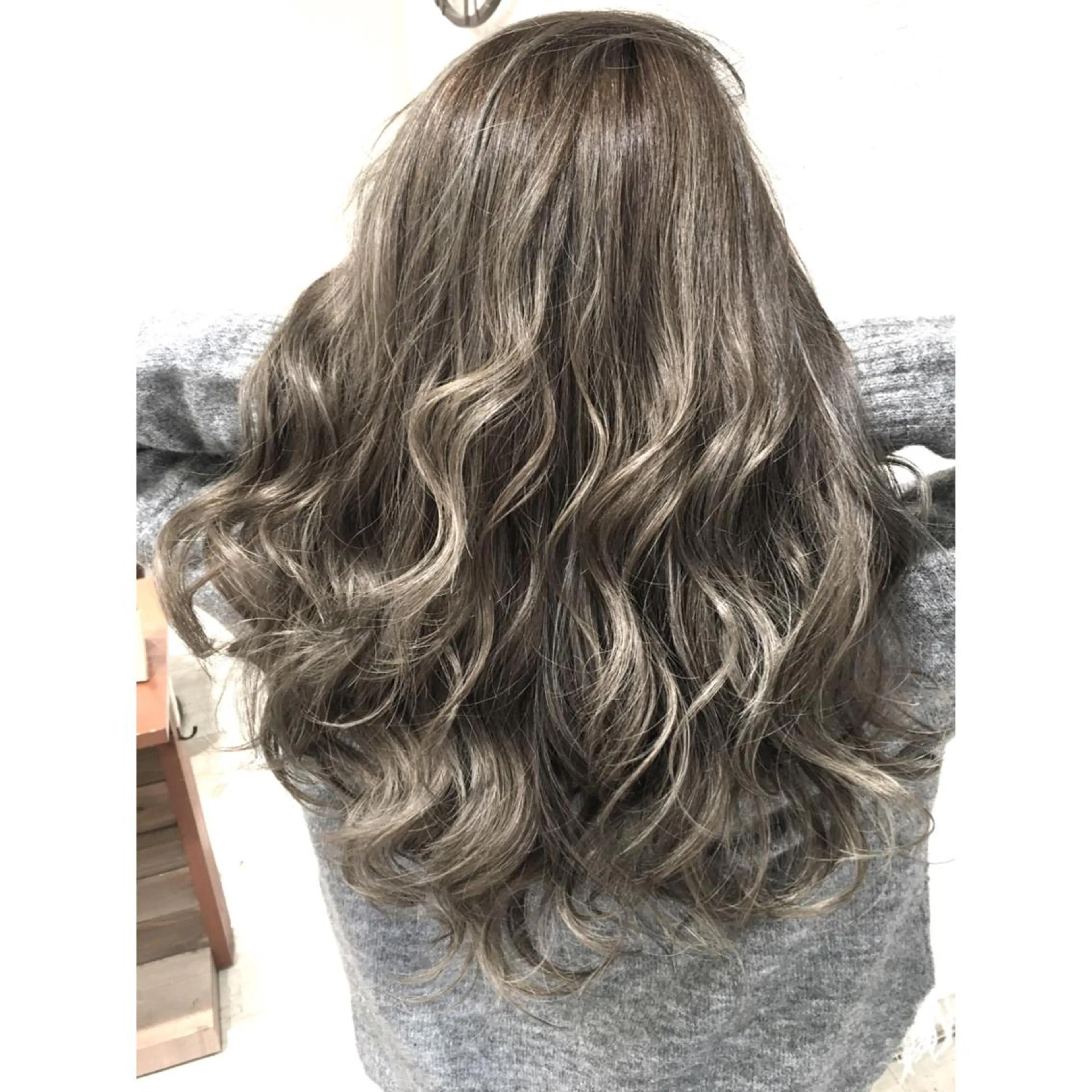 ロング カラー ハイライトカラー 3Dハイライト ハイライト ヘアカラー トリートメント 井上 一平のヘアスタイル