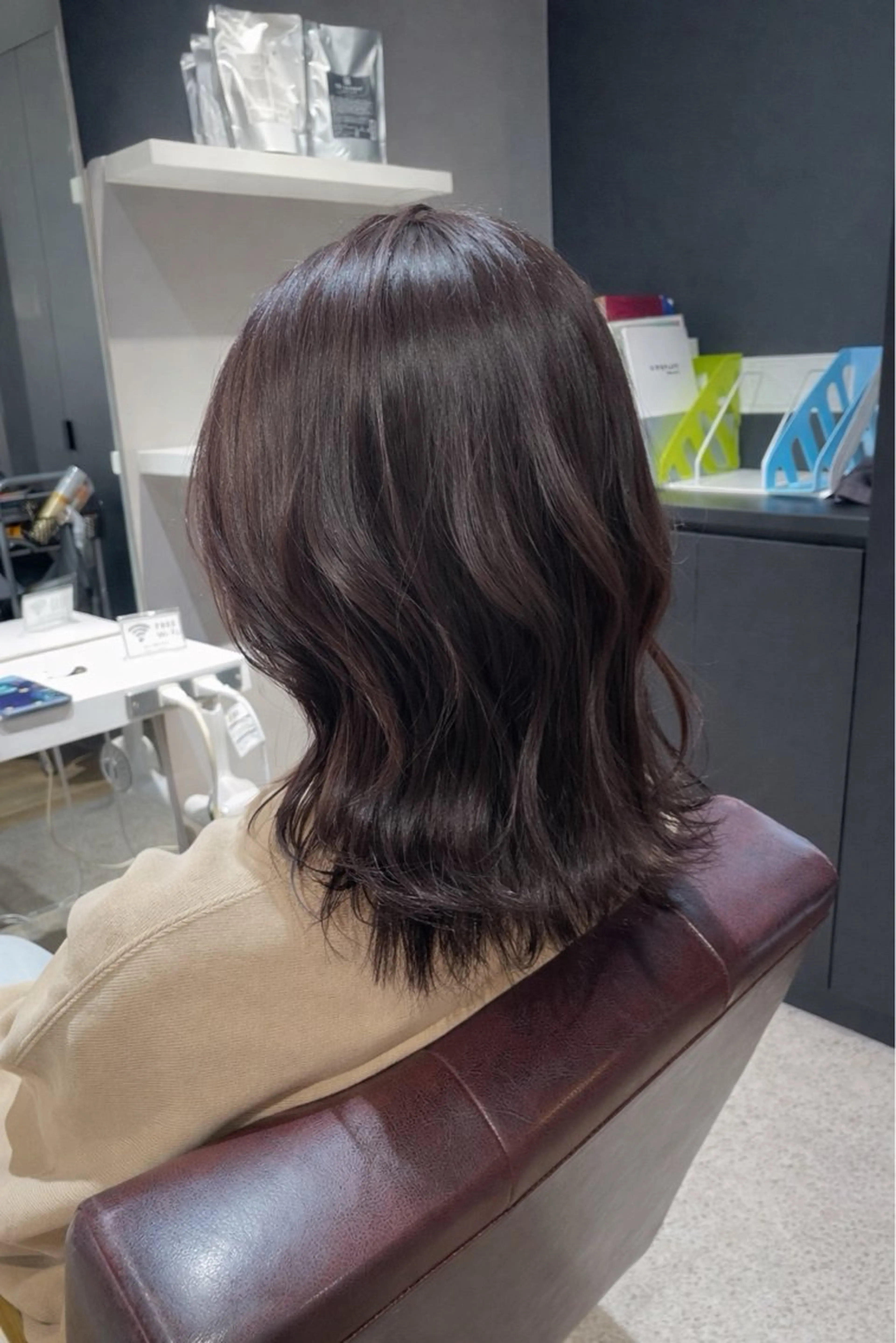ミディアム ラベンダーベージュ カット ヘアカラー トリートメント 河原木 歩海のヘアスタイル
