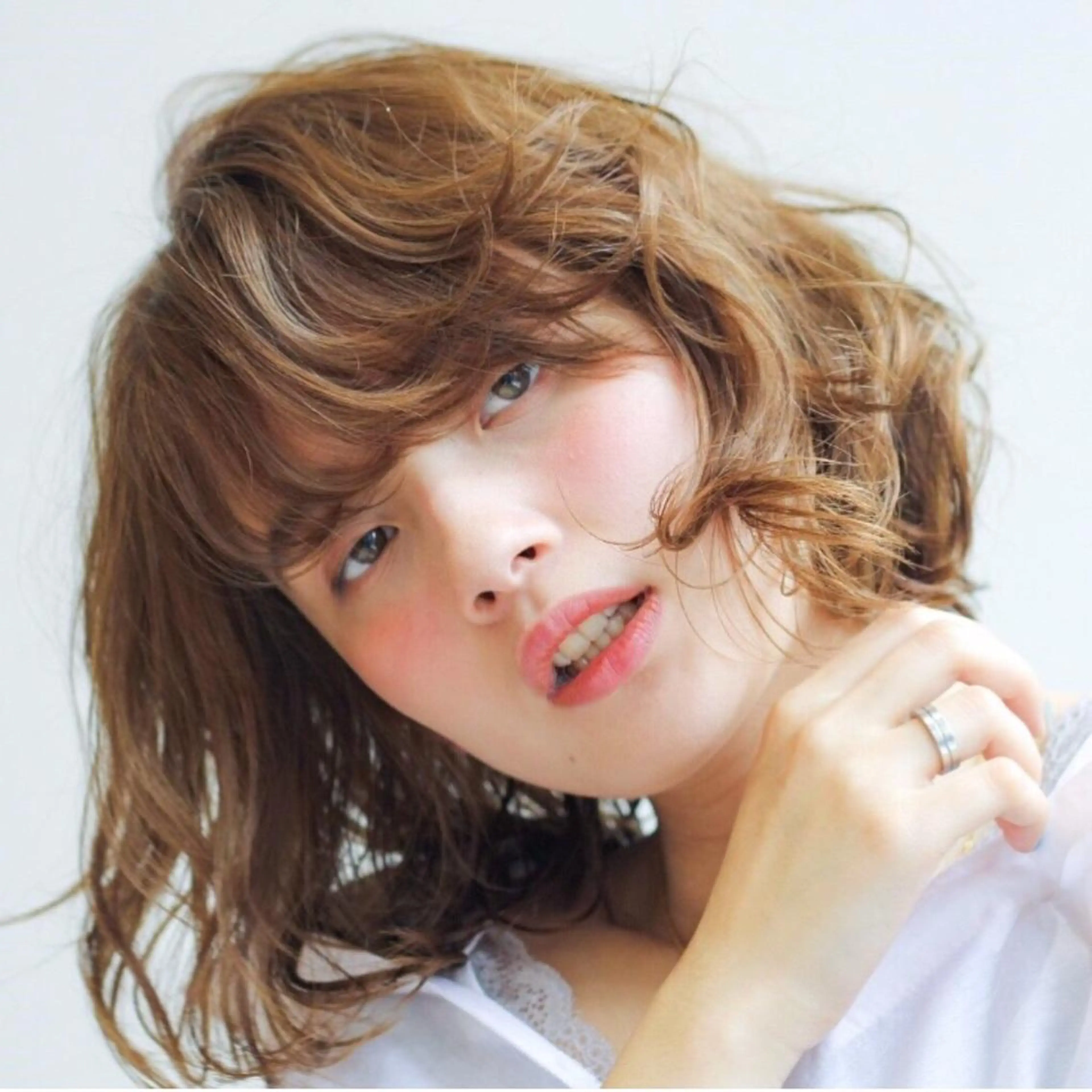 ミディアム ボブ レイヤーカット 似合わせ艶髪カラー ❤️ハダユミのヘアスタイル