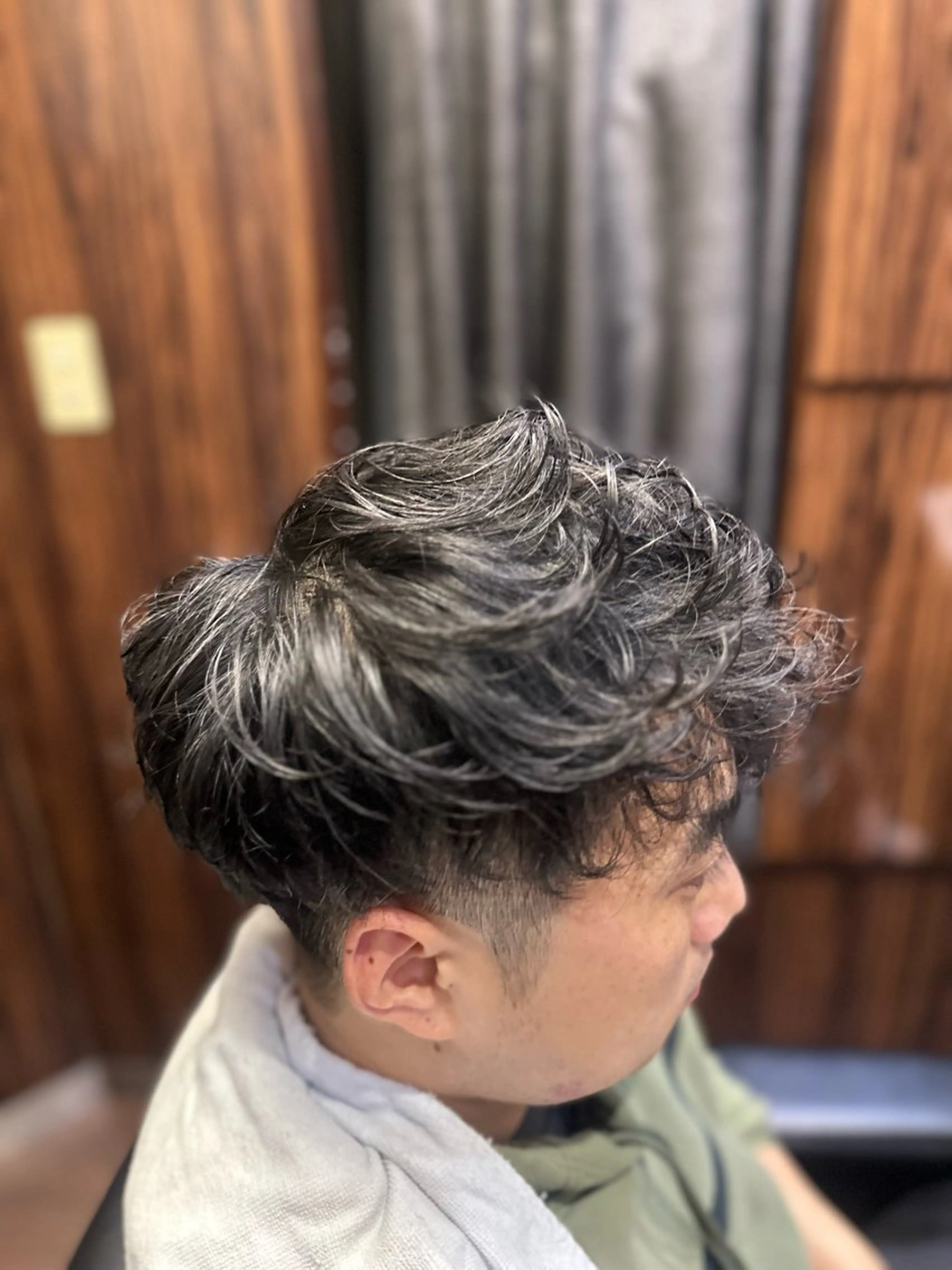 ショート パーマ メンズ ヒロ銀座 東京駅八重洲店所属・【メンズ専門】🔥 カミマンのヘアスタイル