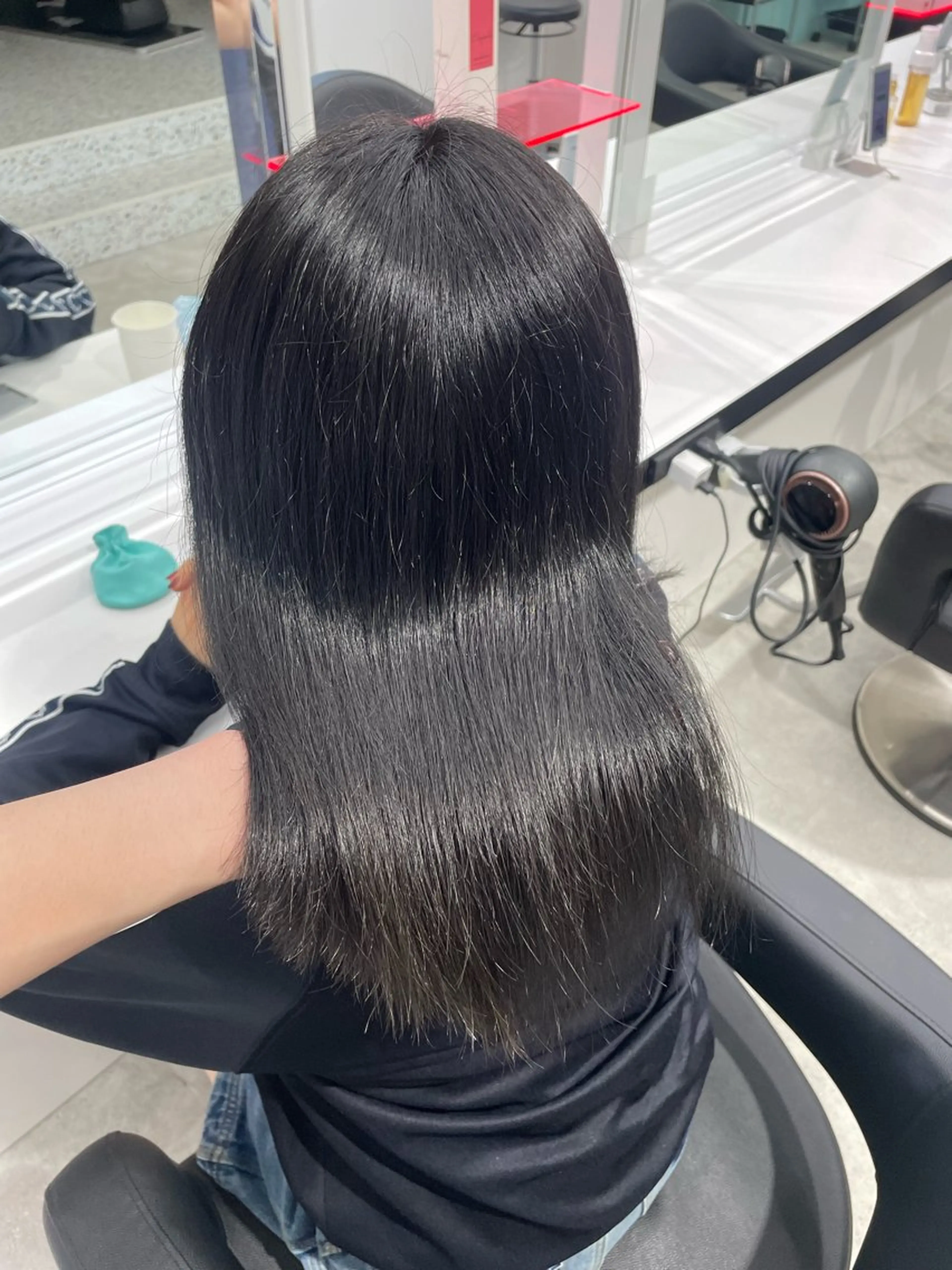 セミロング カラー エフェクトブリーチ／ レイヤーカット／翔のヘアスタイル