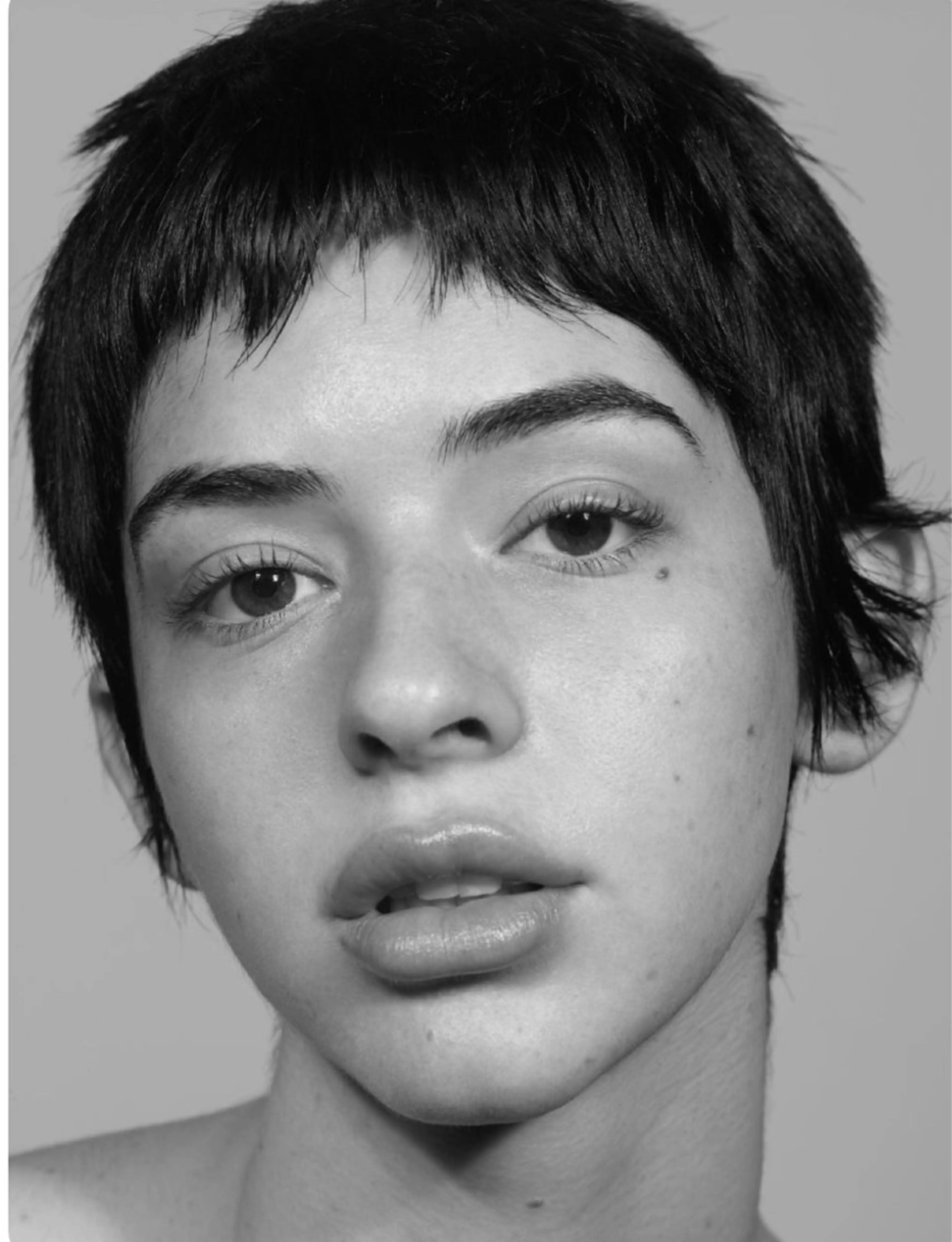 ショート THE DAY所属・AKI HASHIMOTOのヘアスタイル