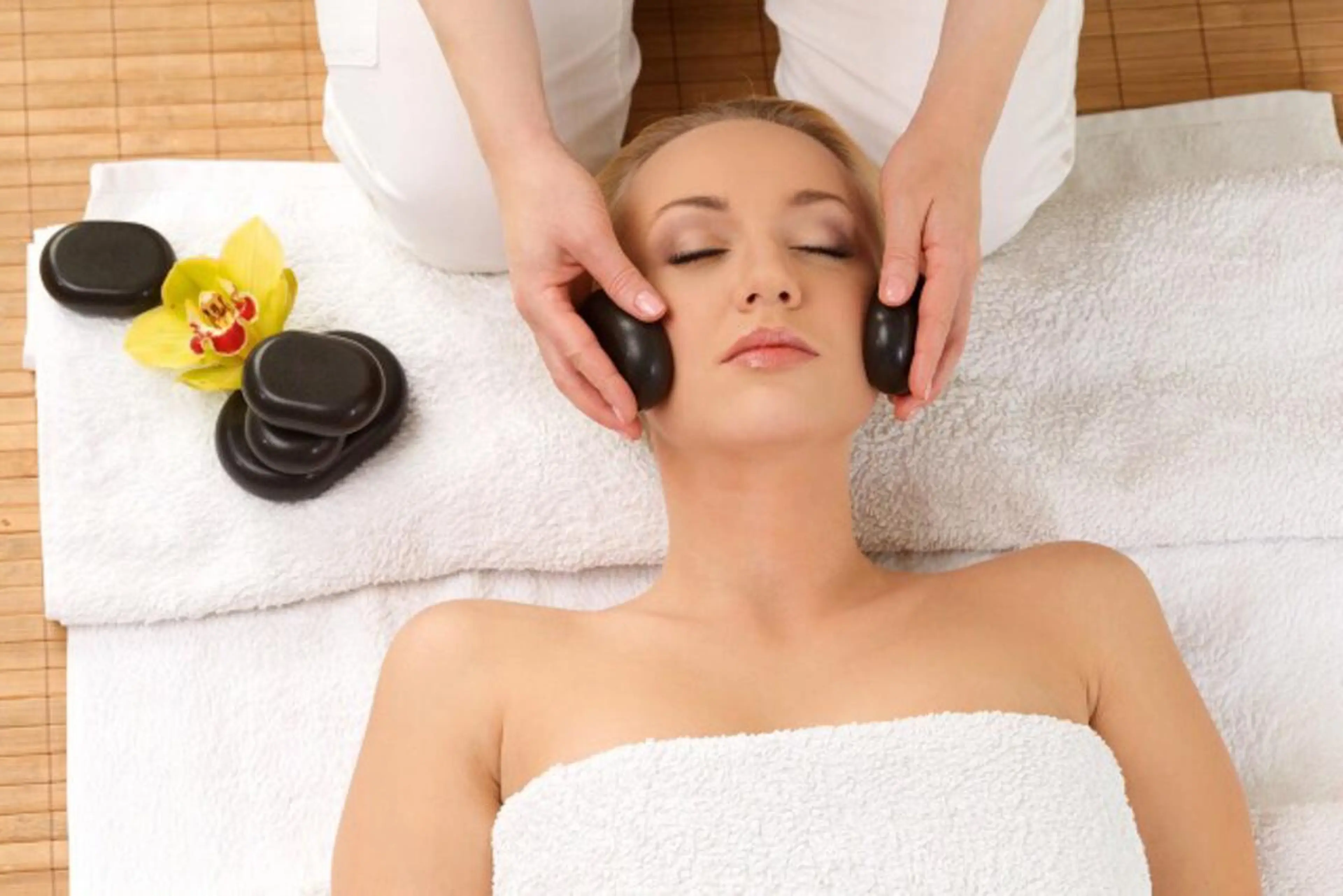 【癒し＆活性化をされたい方へ】頑張っている自分へのご褒美にも最適💐ホットストーンフェイシャルコース🪨の写真