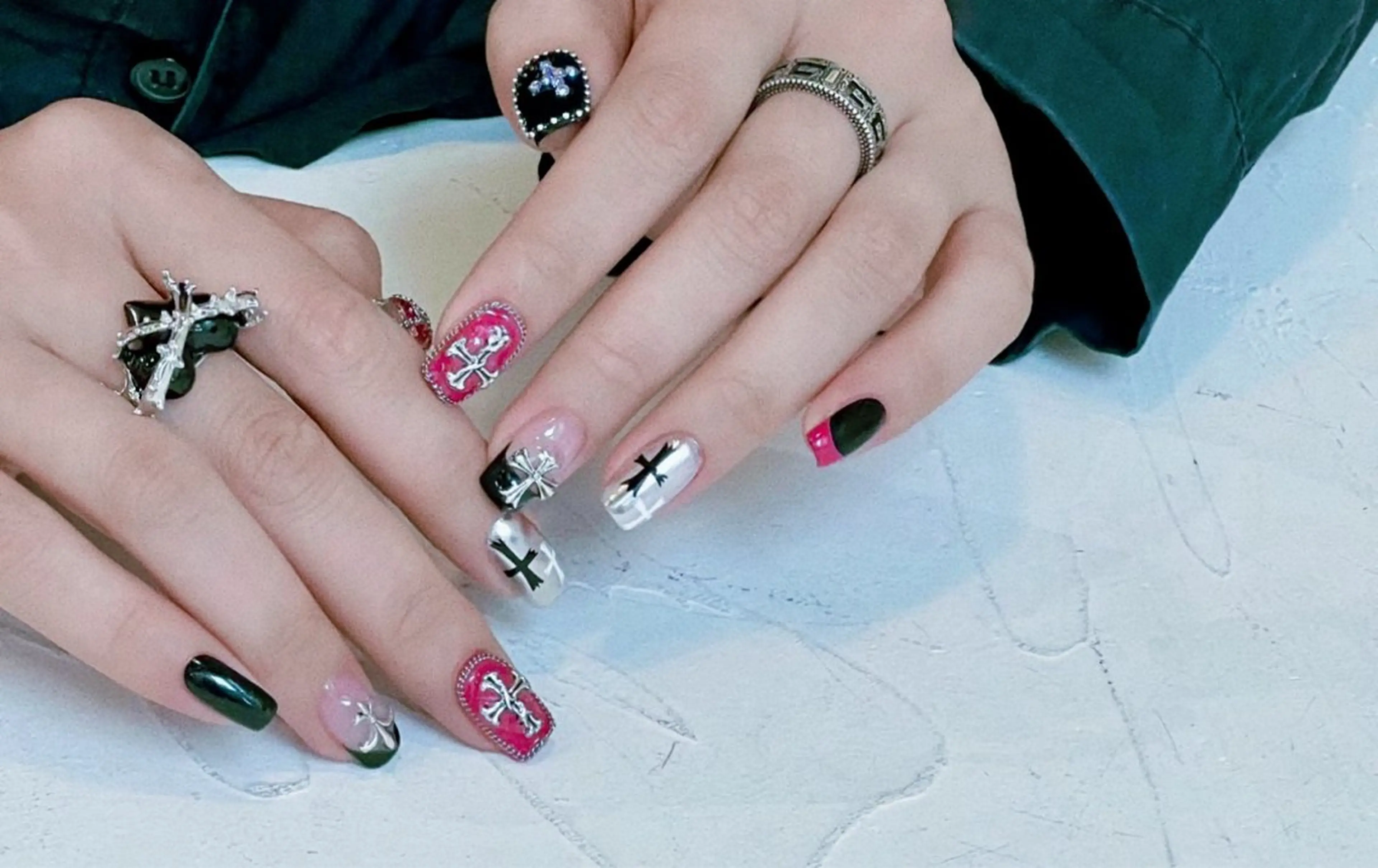 ショート ハンドネイル 小方 サトミのネイルデザイン