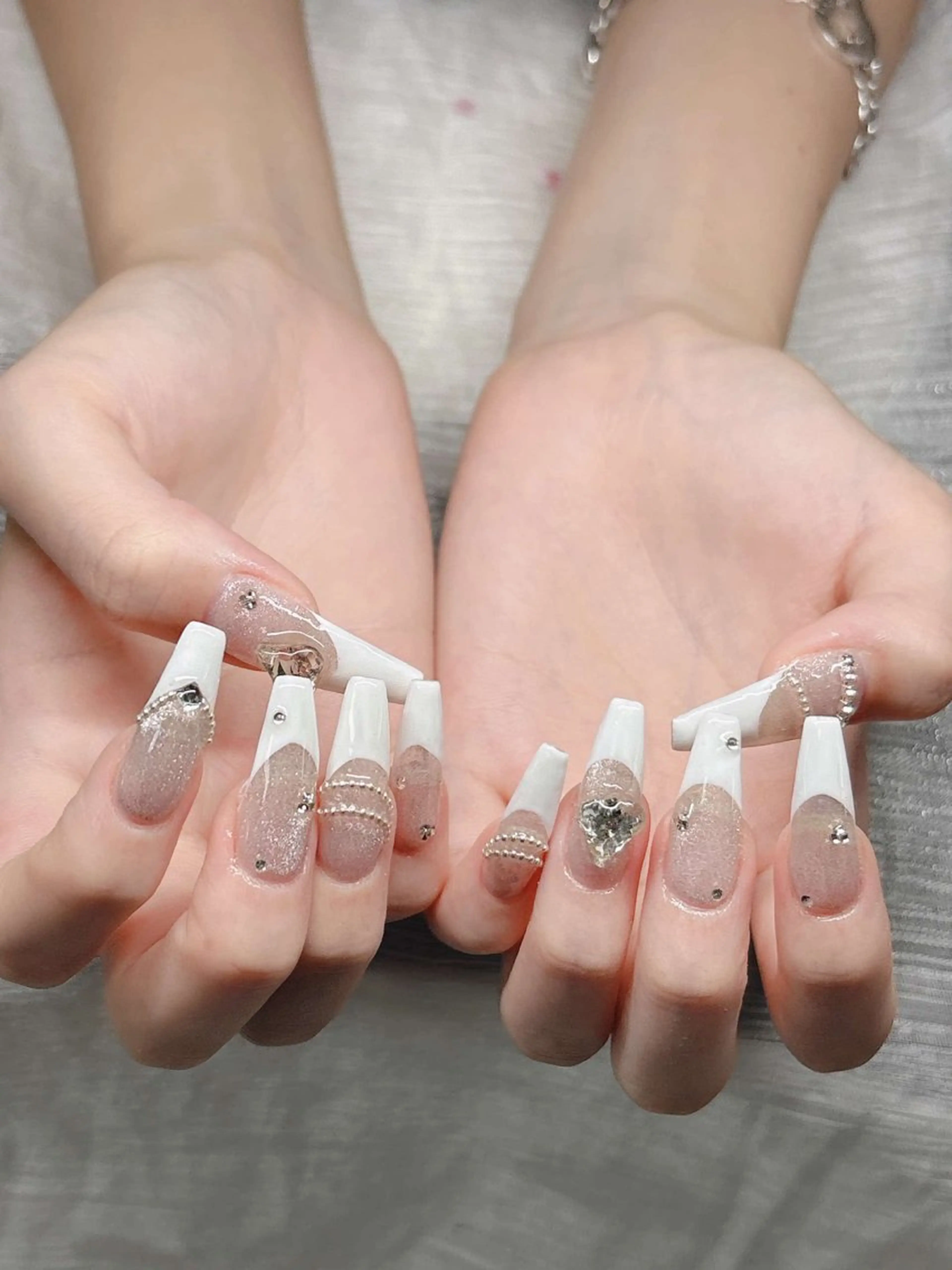 ネイル 長さ出し グラデーション 卒業式 キラキラネイル マグネットネイル ハンドネイル Lee Nailsのネイルデザイン