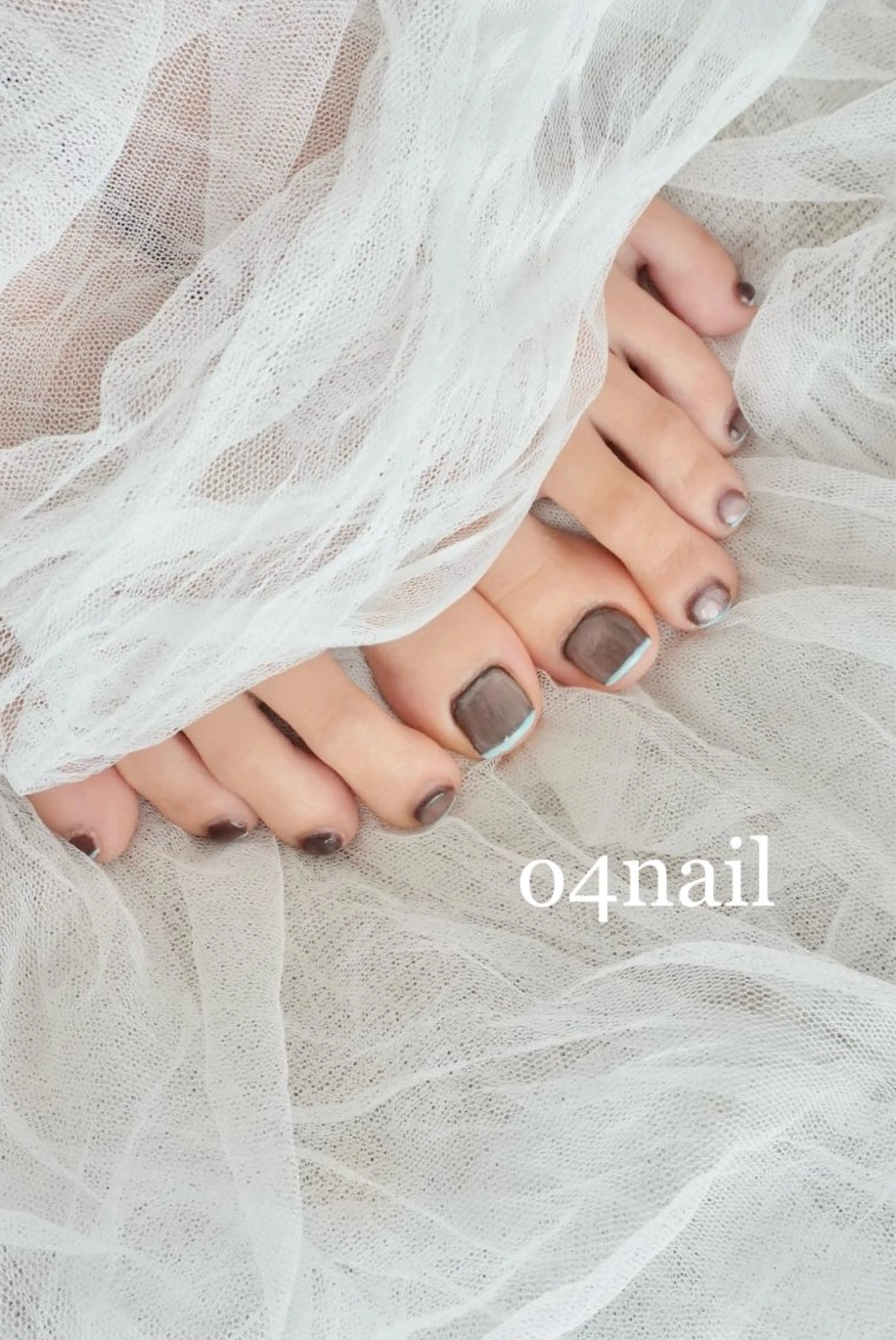ネイル ブルー ブラウン フットネイル マグネットネイル オフィスネイル ハンドネイル my place+s所属・o4nail___ ARISAのネイルデザイン