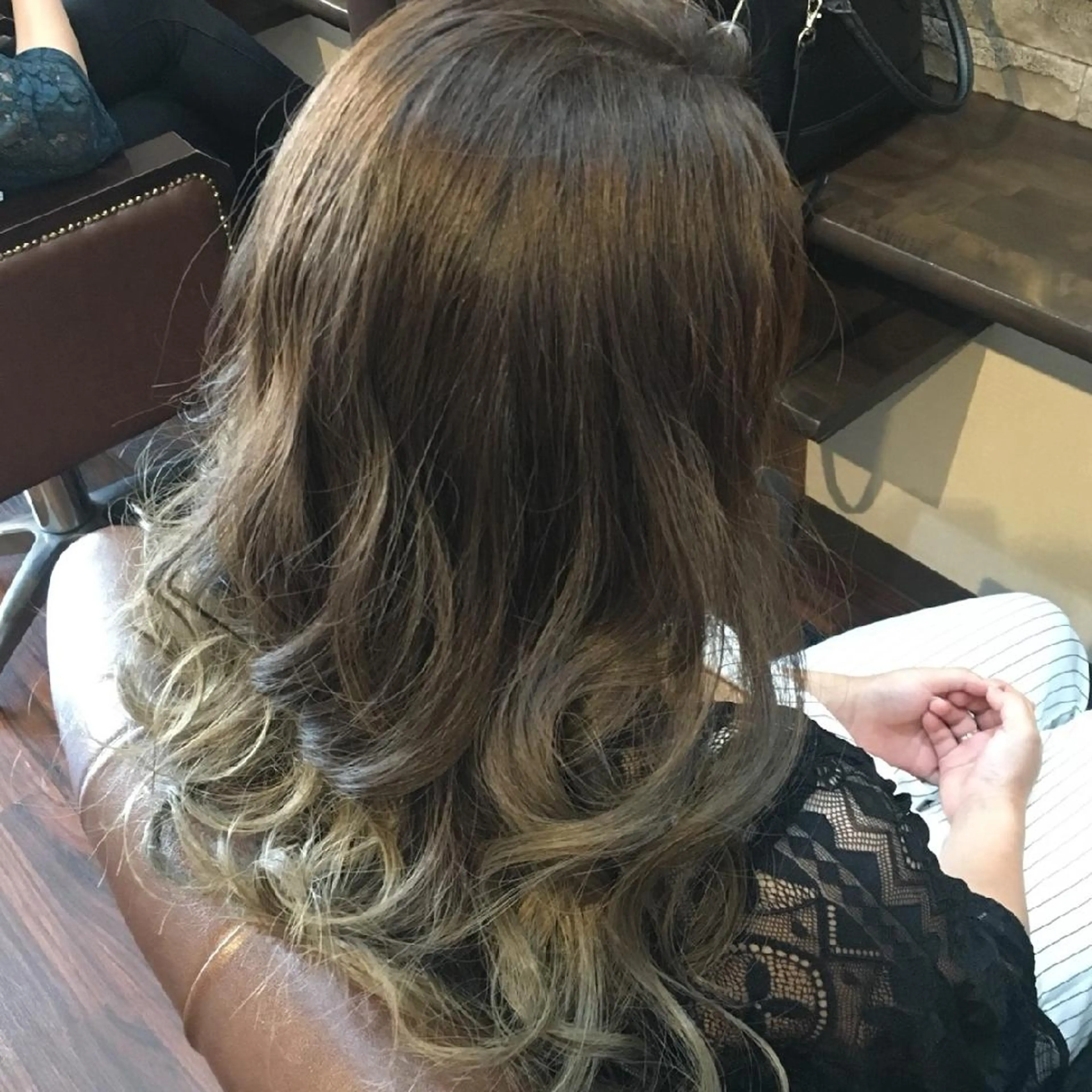 セミロング カラー グレージュ ヘアカラー トリートメント 美髪 カラーリストのヘアスタイル