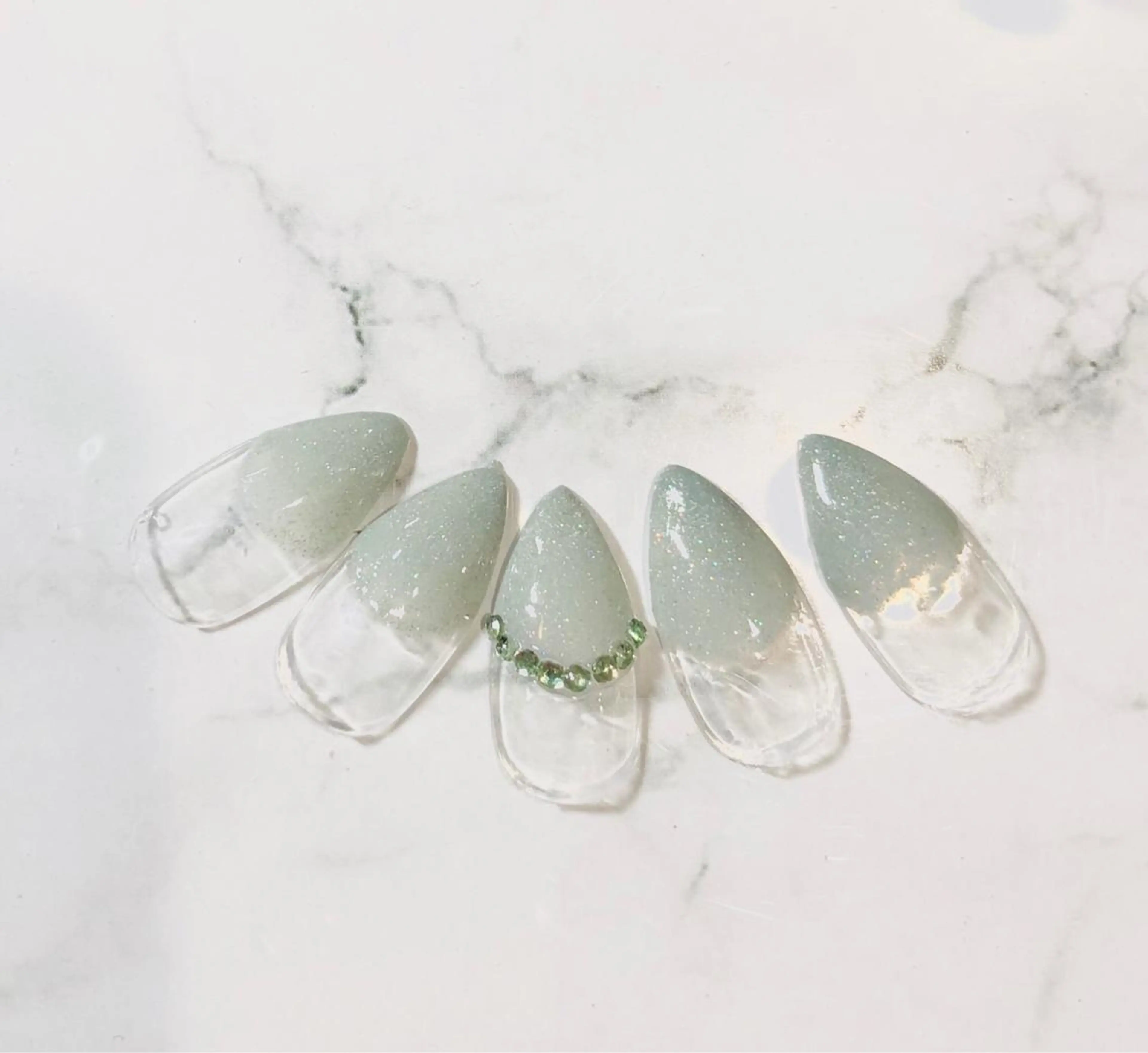 ネイル フレンチネイル ストーンネイル Ｈ3（エイチスリー）所属・H3 hitoのネイルデザイン