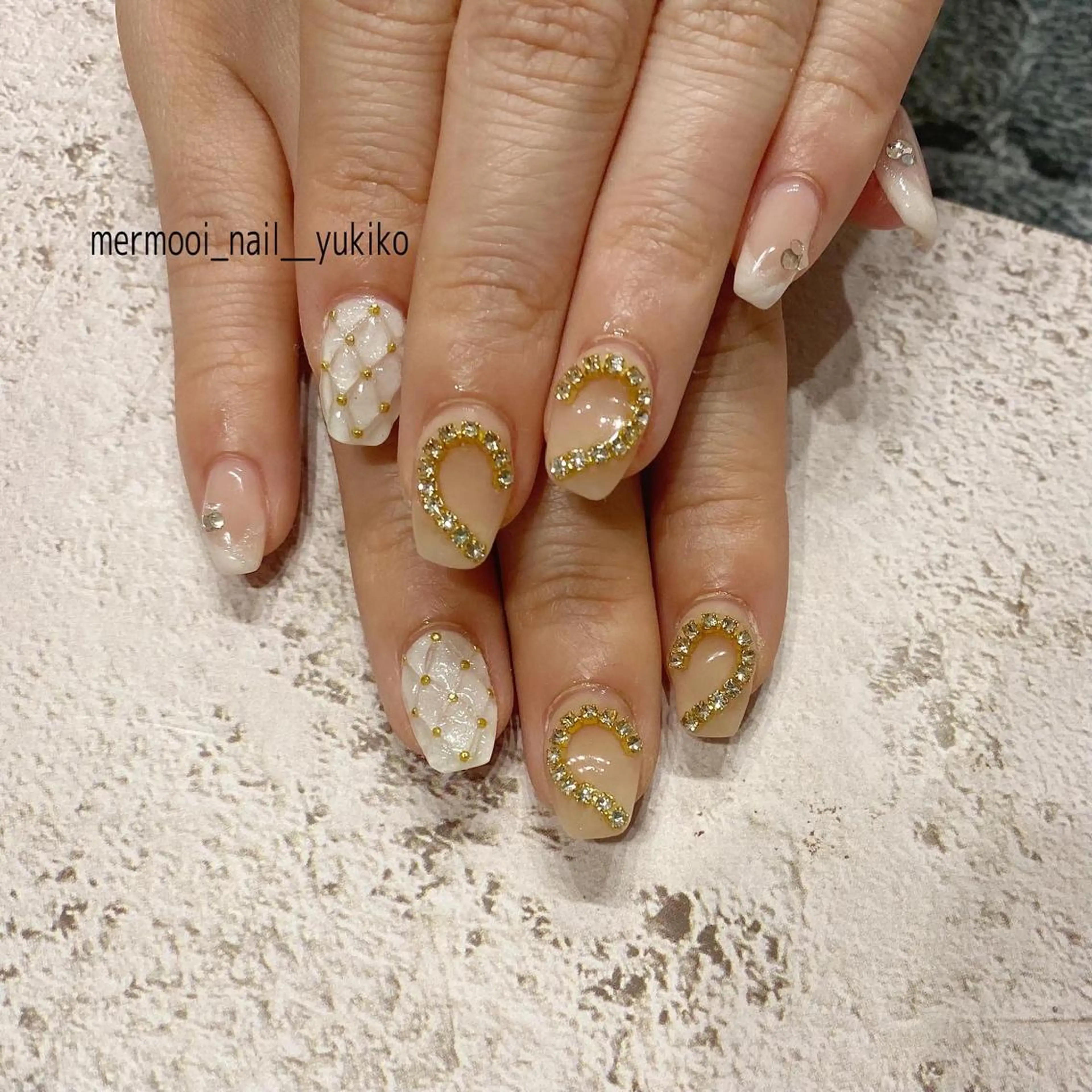 ネイル ハート 韓国ネイル スクエアネイル ストーンネイル ワンホンネイル melu所属・melu yukikoのネイルデザイン