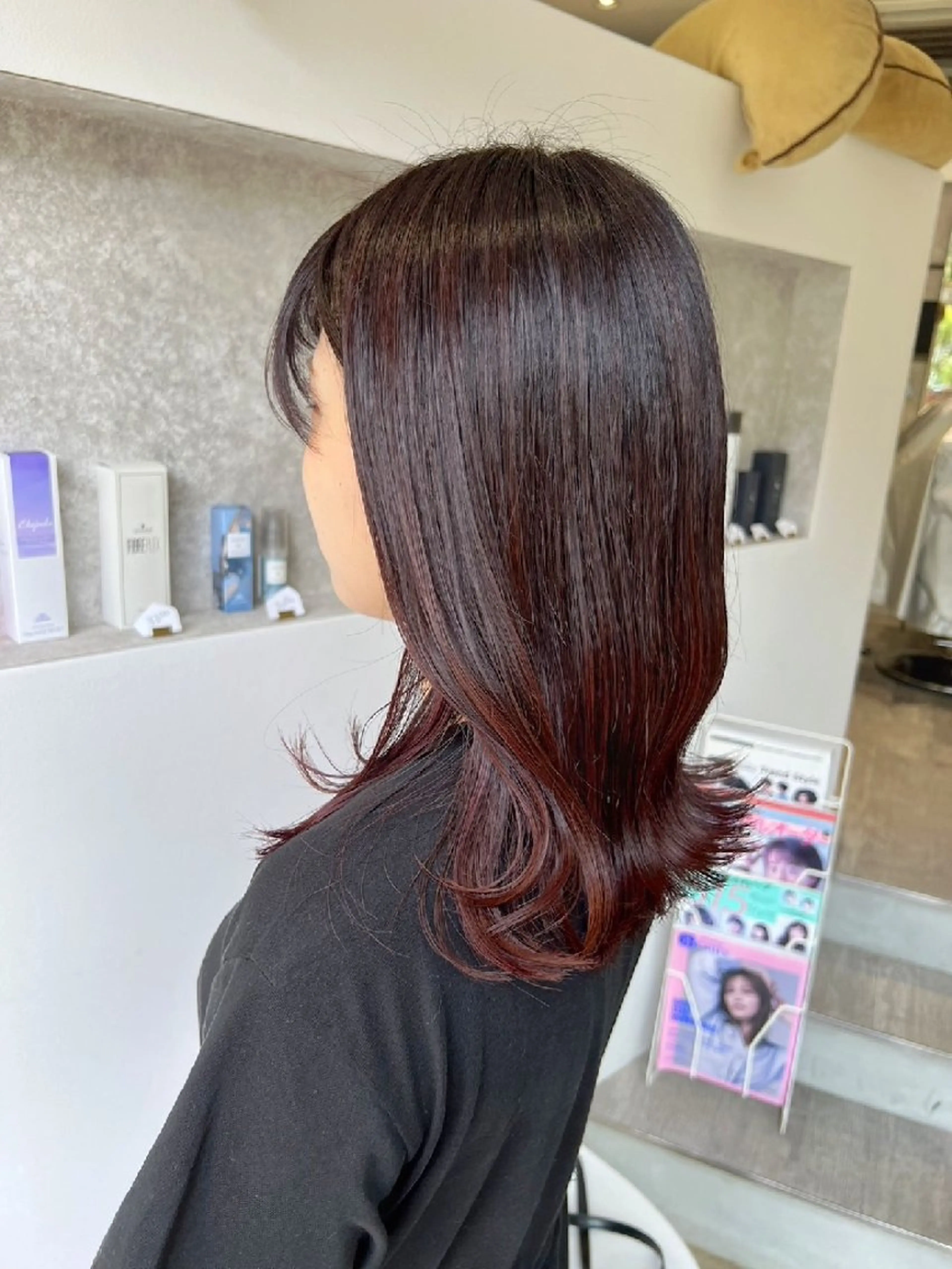 セミロング パープルカラー 成瀬 サエのヘアスタイル