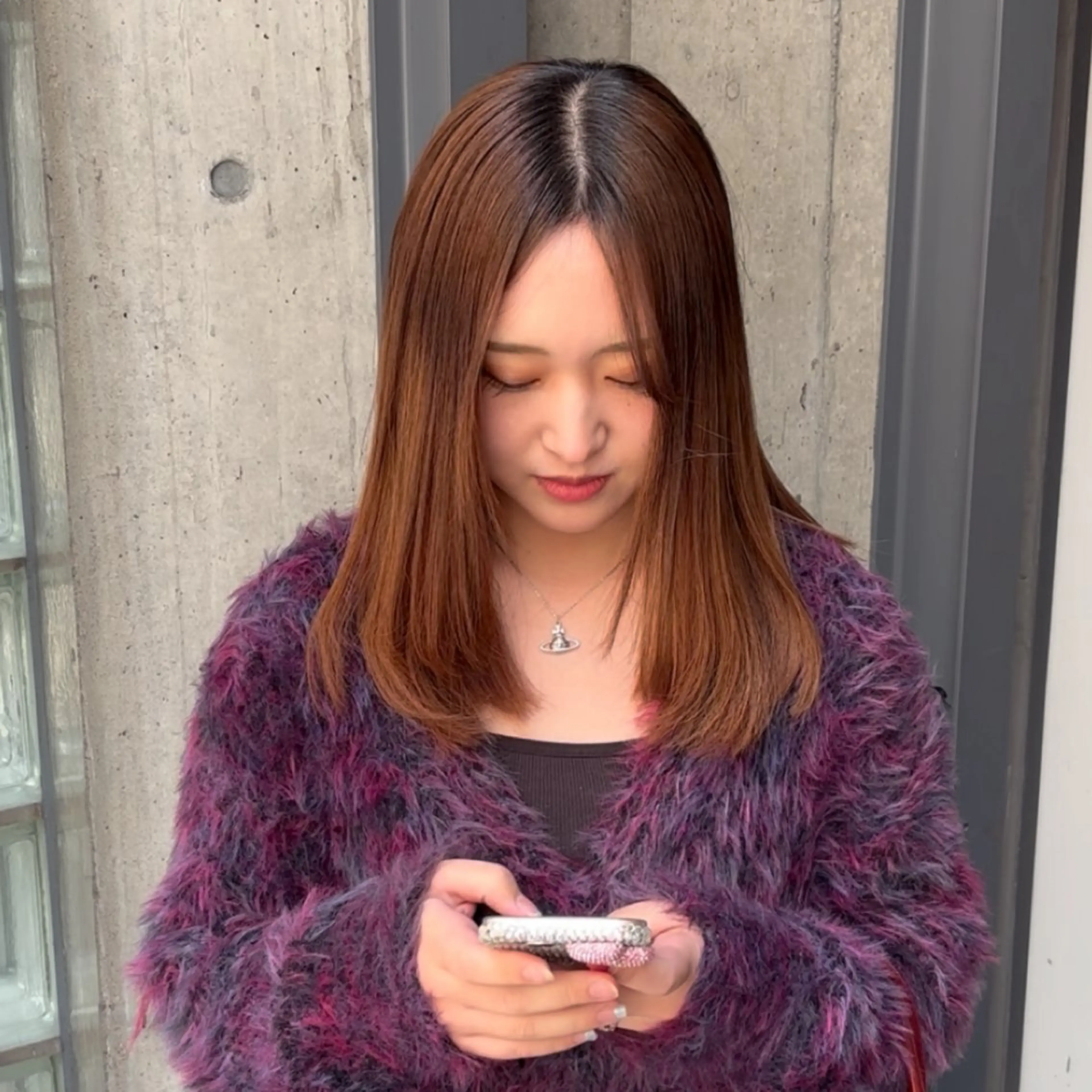 セミロング レイヤーカット CONAN｜レイヤー ボブ／ハイトーンのヘアスタイル