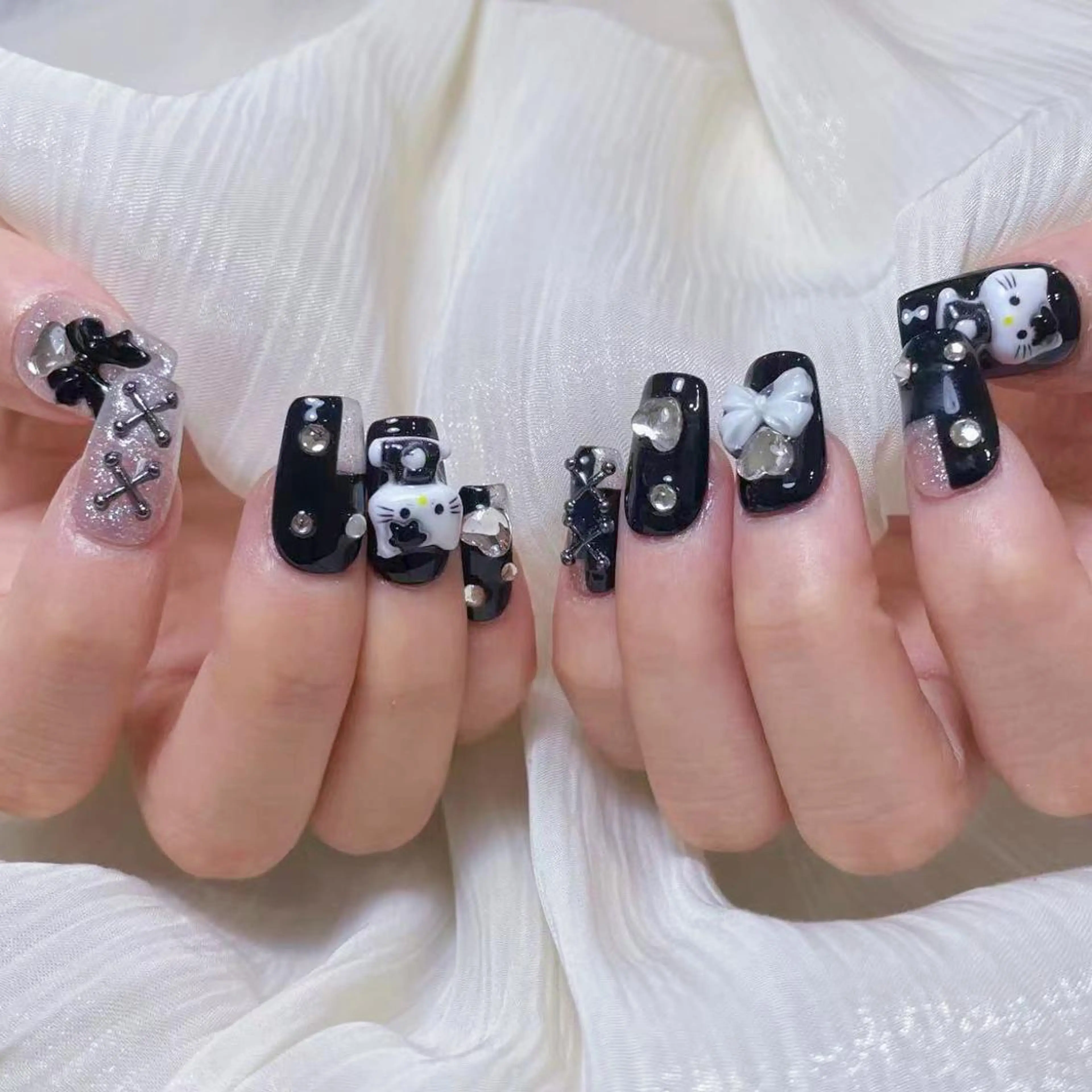 ネイル アートネイル オーロラネイル フラッシュネイル ガーリー キラキラネイル ハンドネイル Diamond NAIL💝のネイルデザイン