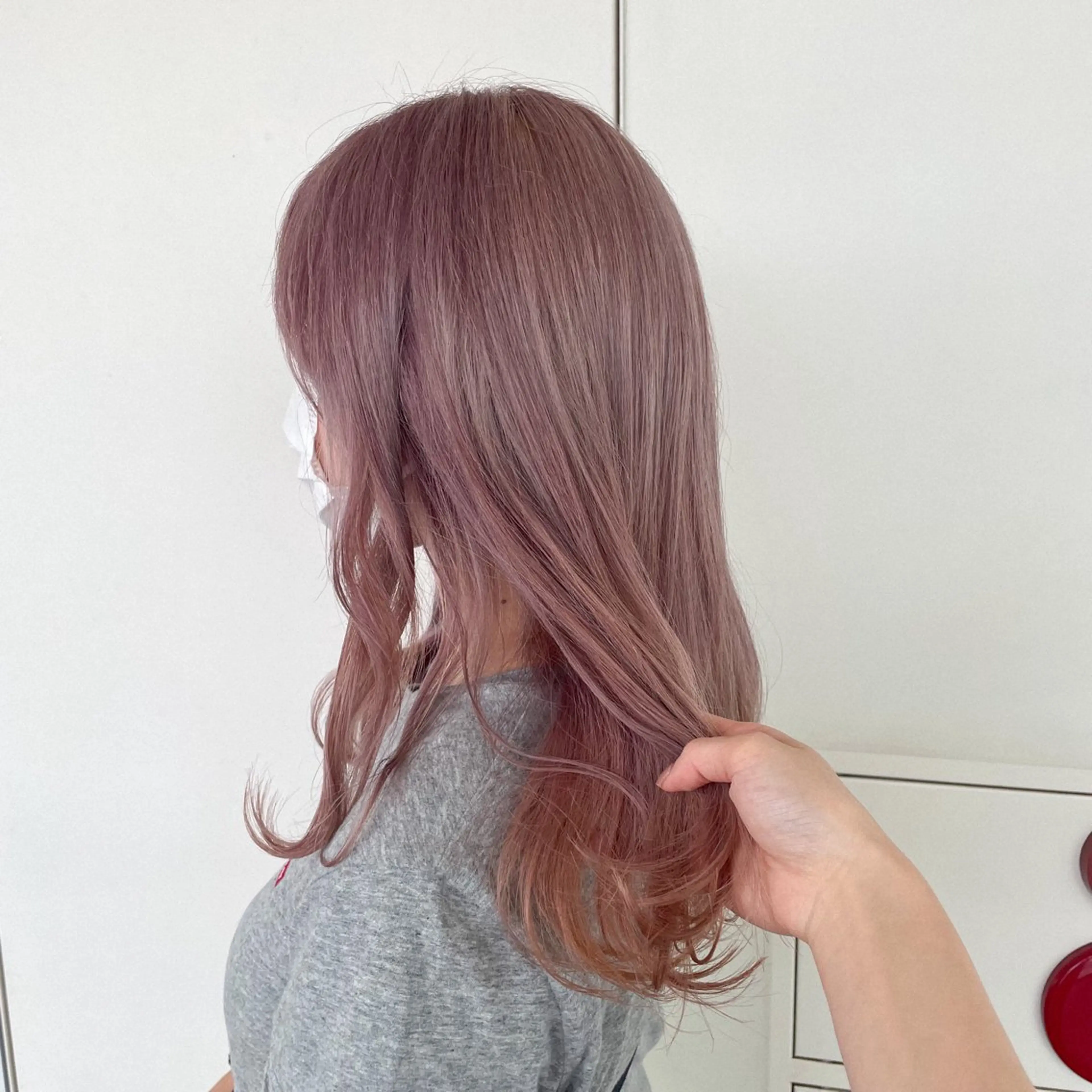 ロング カラー ベージュカラー ハイトーンカラー ラベンダーカラー ピンクカラー ピンクベージュ 落合 美穂のヘアスタイル