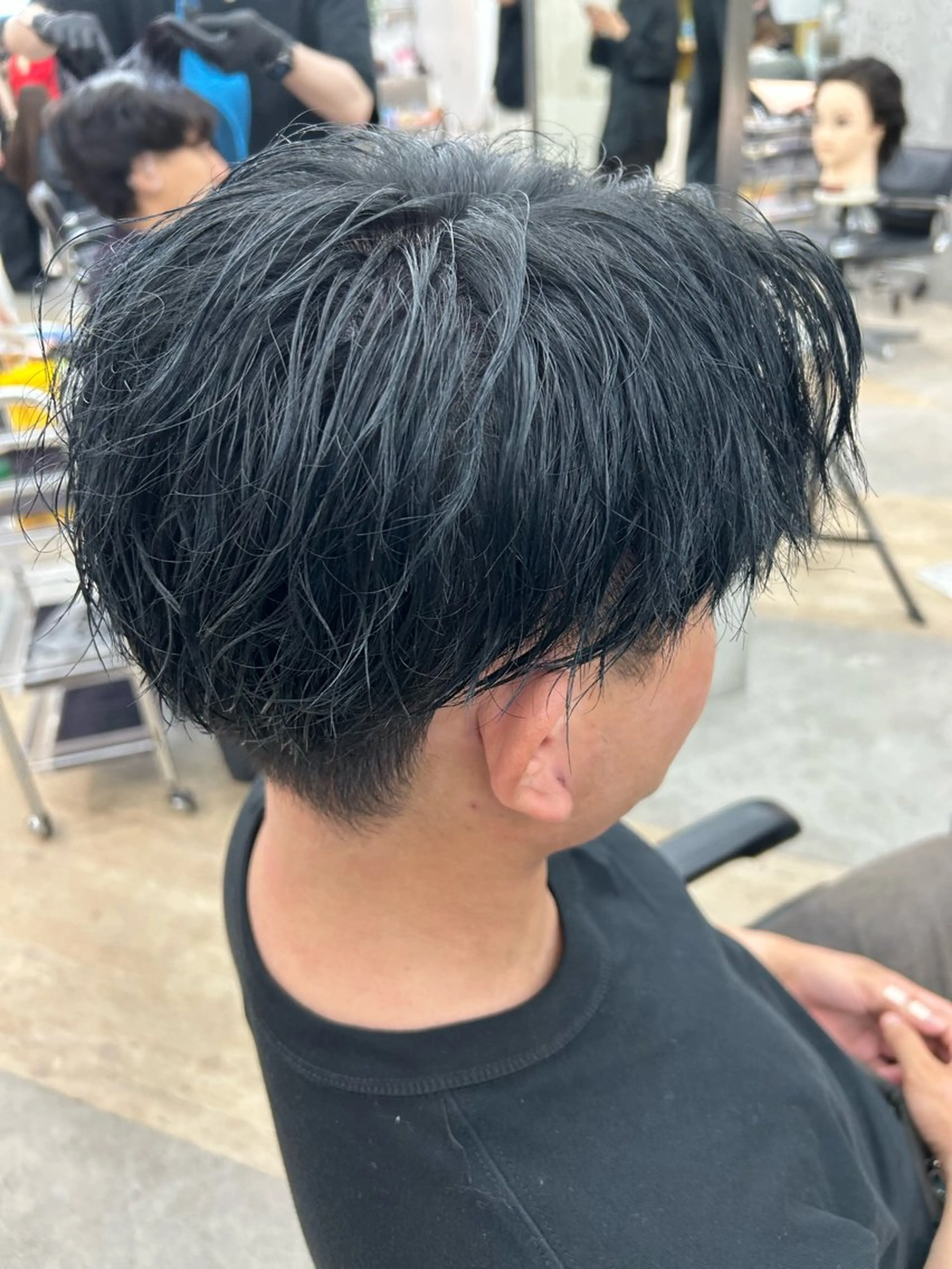 カラー 黒髪 ブルーカラー ブルーブラック 透明感カラー ヘアカラー fifth SAKAE所属・🌟中谷海里🌟 メンズパーマ/垢抜けのヘアスタイル