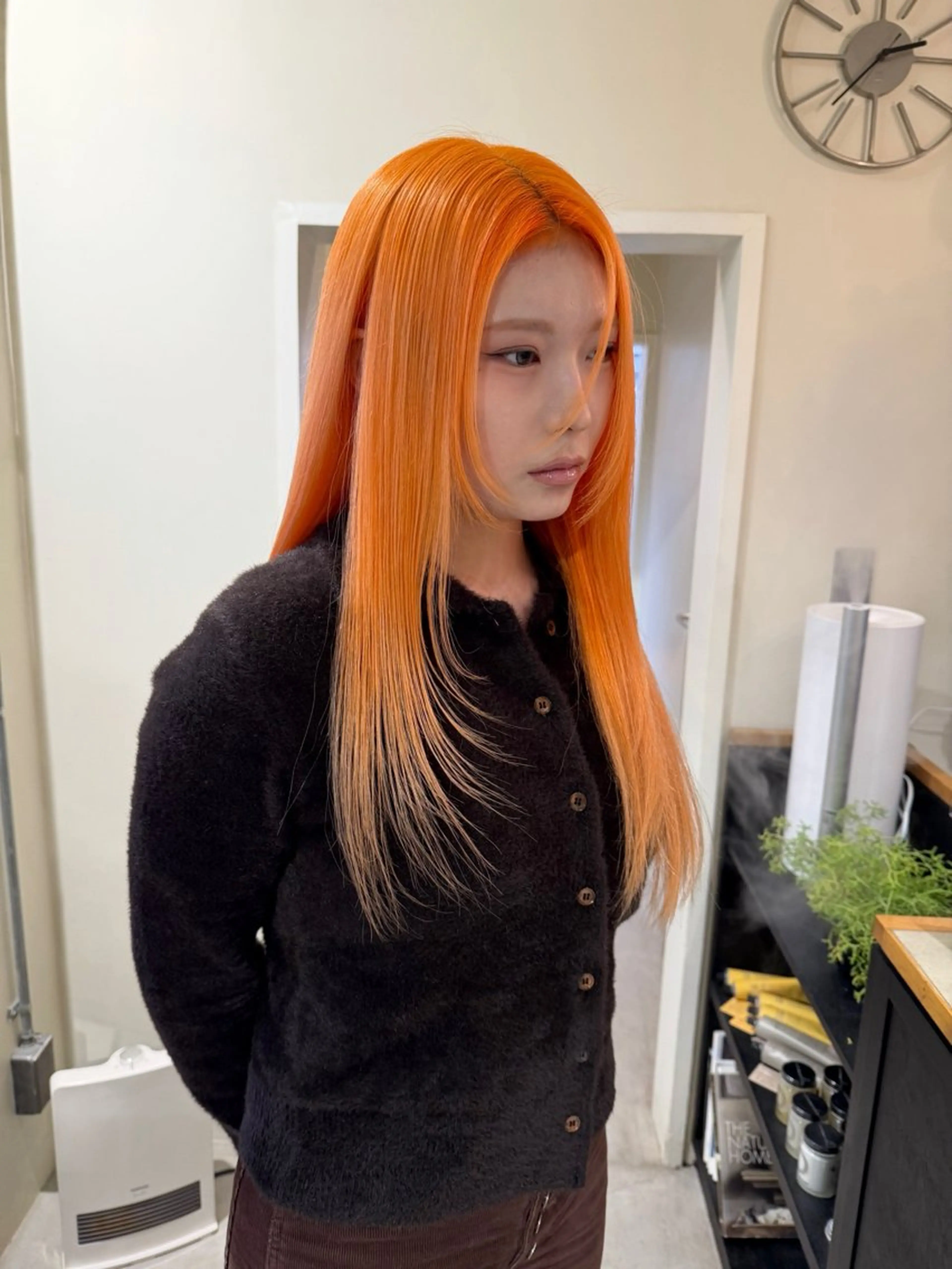 ロング カラー ブリーチ オレンジ ヘアカラー 🦮shiori アイドルオタク🦮のヘアスタイル