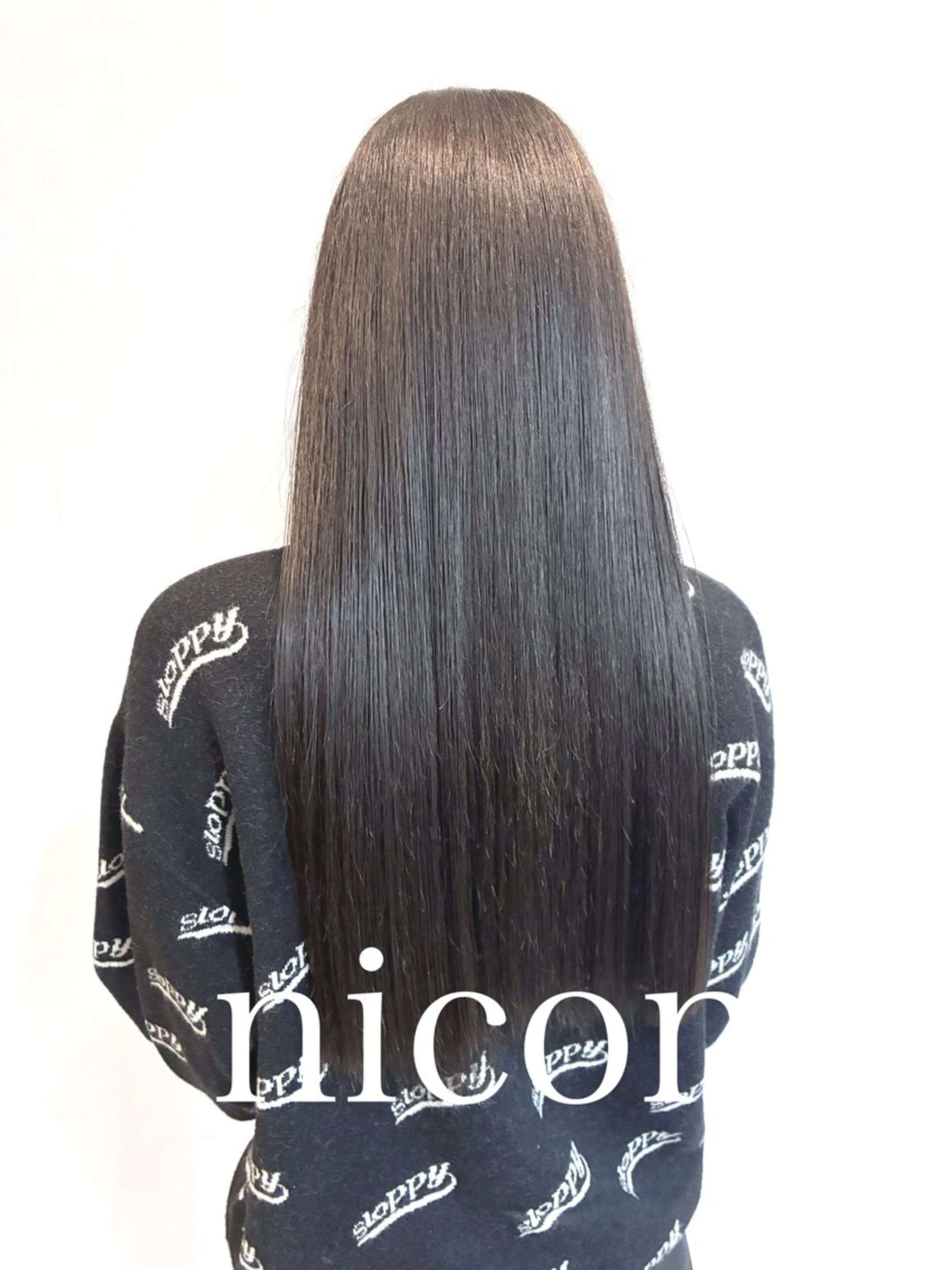 ロング カット 縮毛矯正 トリートメント 髪質改善 上品艶感カラーのヘアスタイル