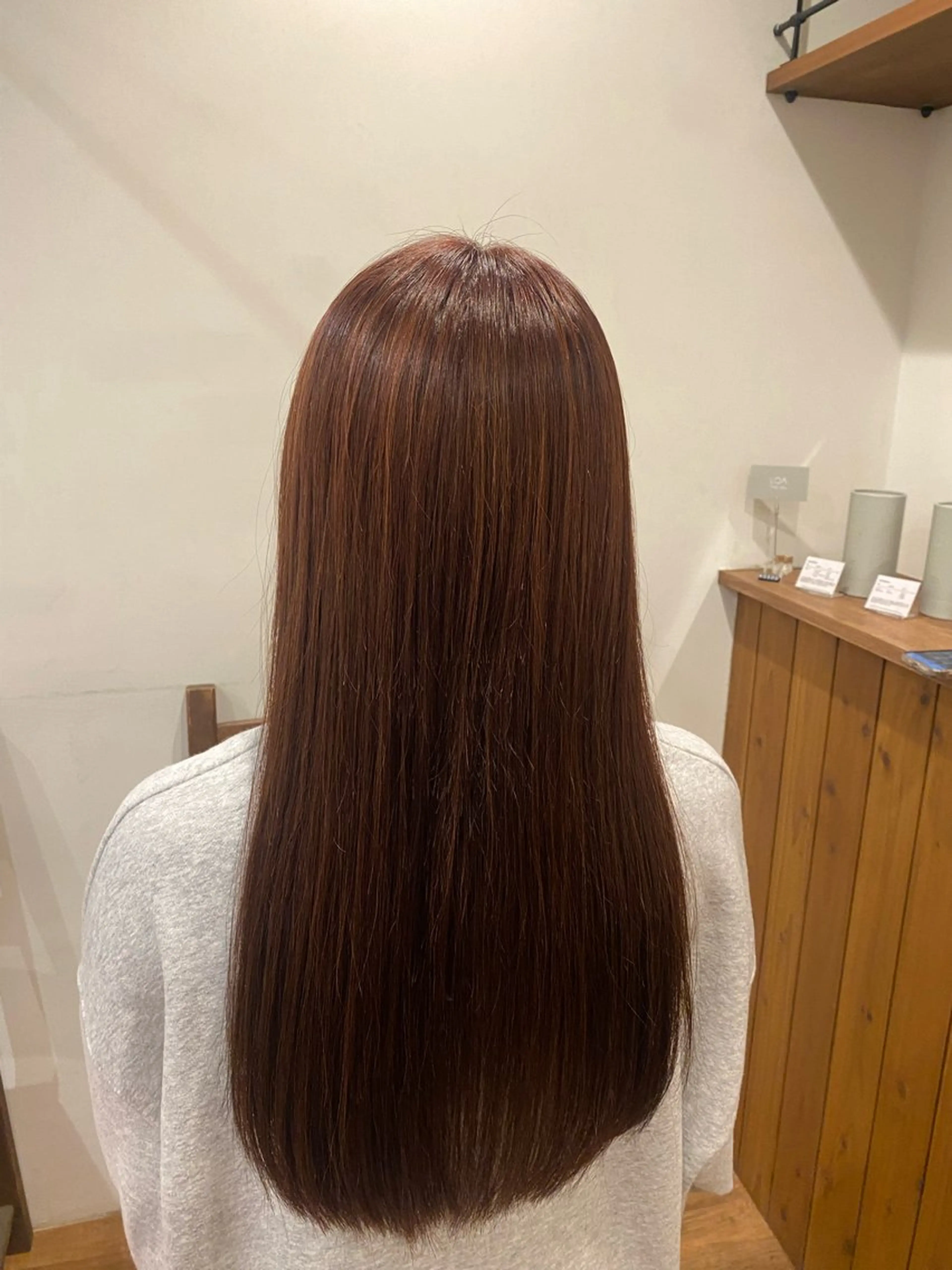 ロング レッドブラウン AmiLi ANY/erinaのヘアスタイル