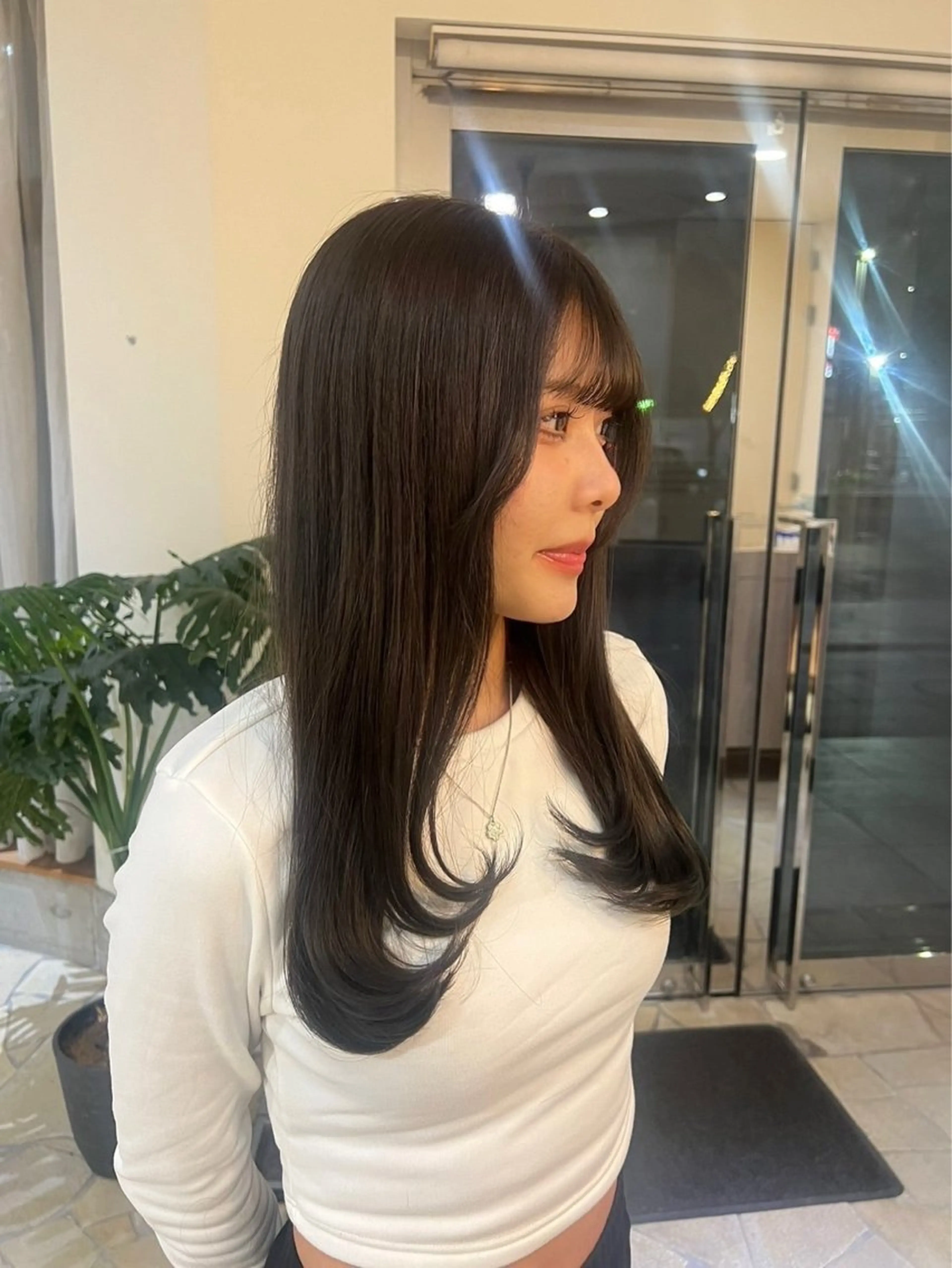 ロング アッシュ アッシュグレー Moto nanamiのヘアスタイル