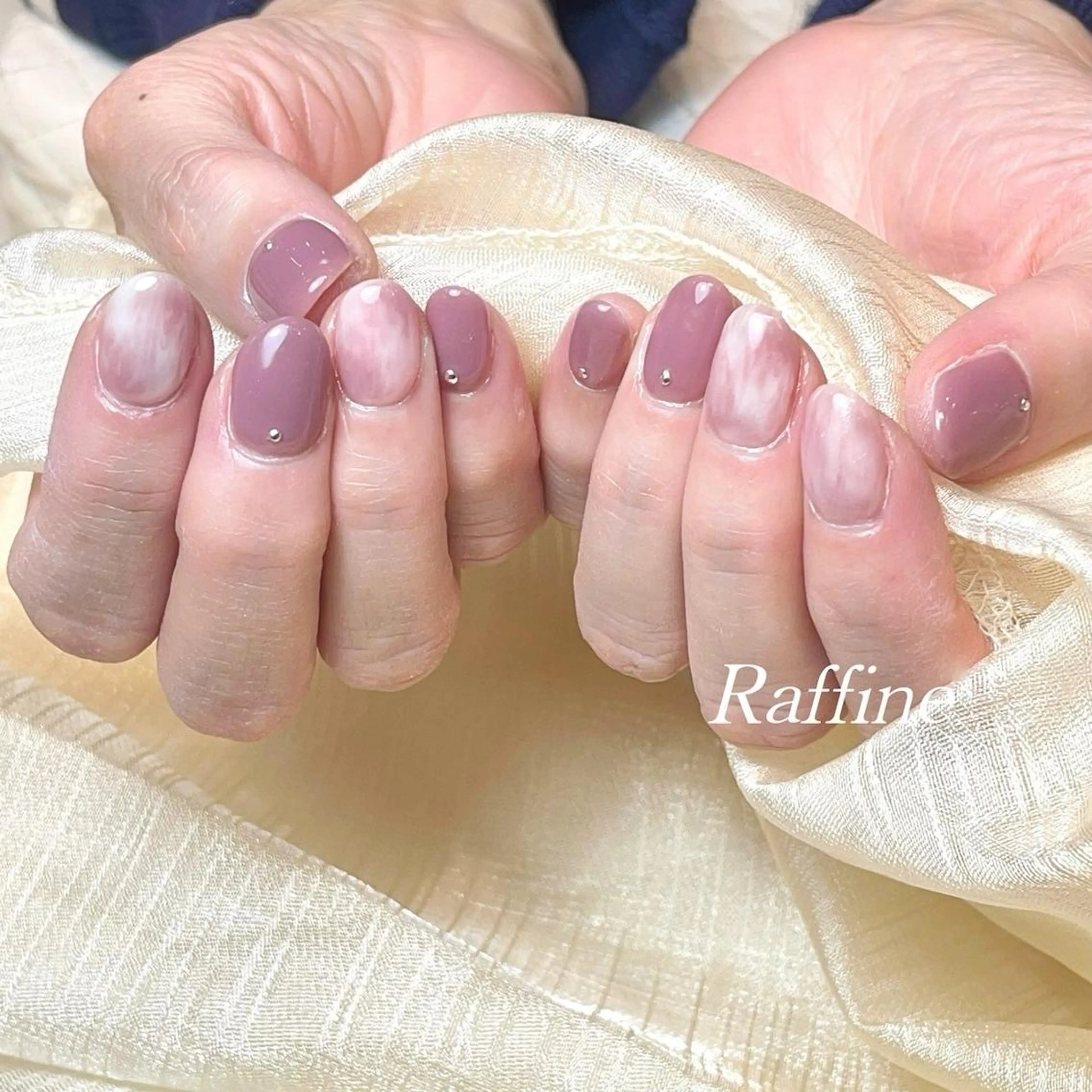 ネイル ハンドネイル RAFFINE 月🦋🩵のネイルデザイン