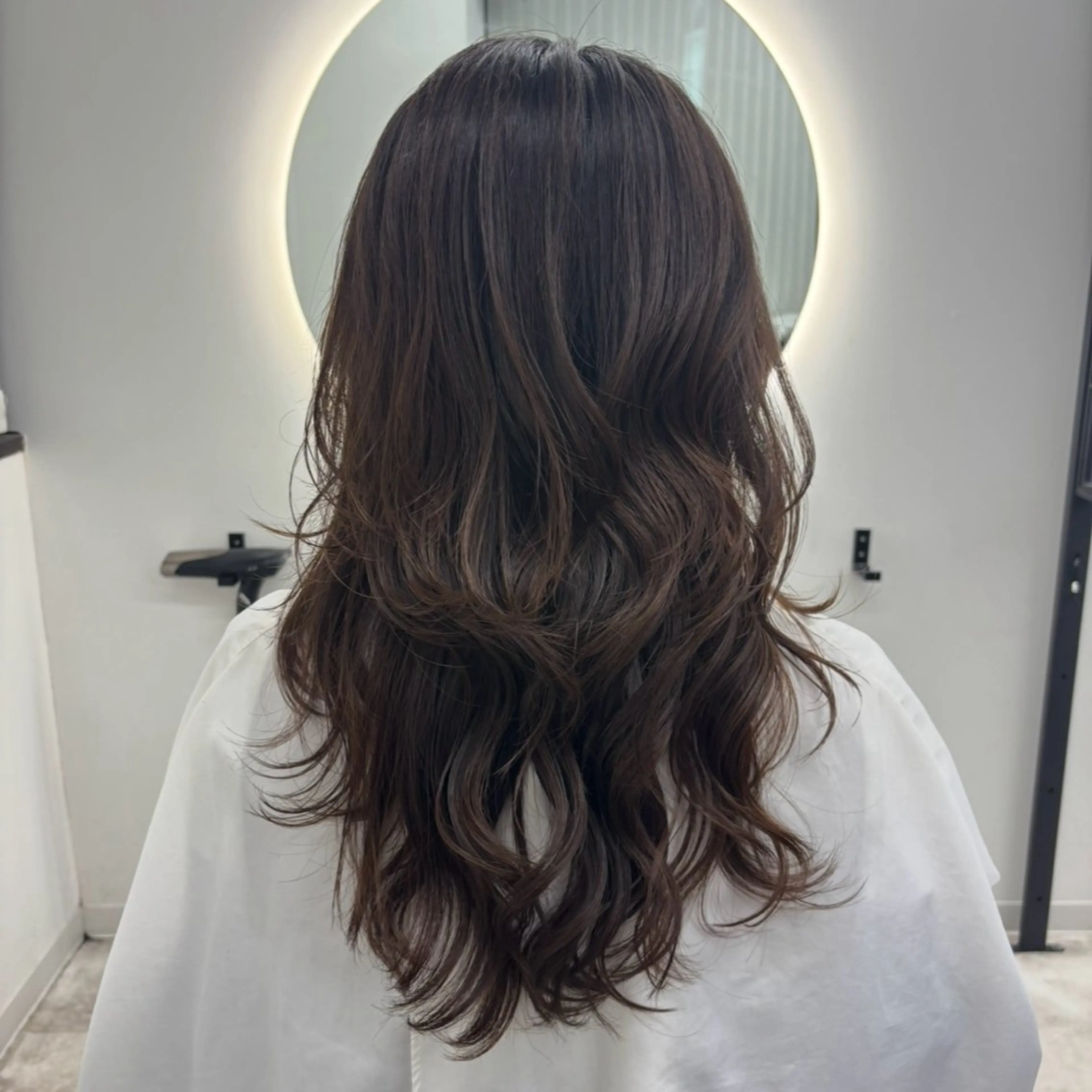 ロング カット Ren. 🦋デザインカラーのヘアスタイル