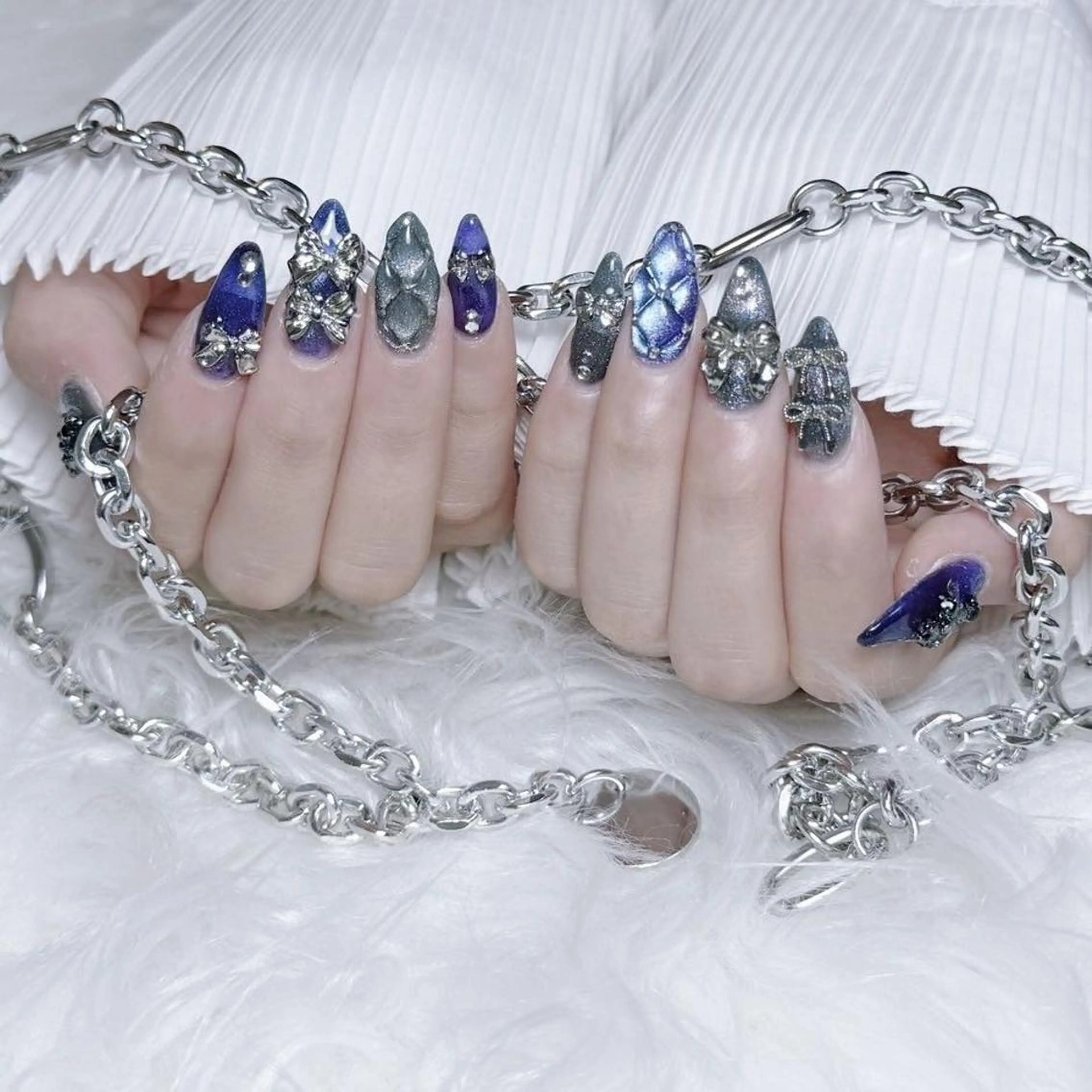 ネイル RAFFINE 月🦋🩵のネイルデザイン