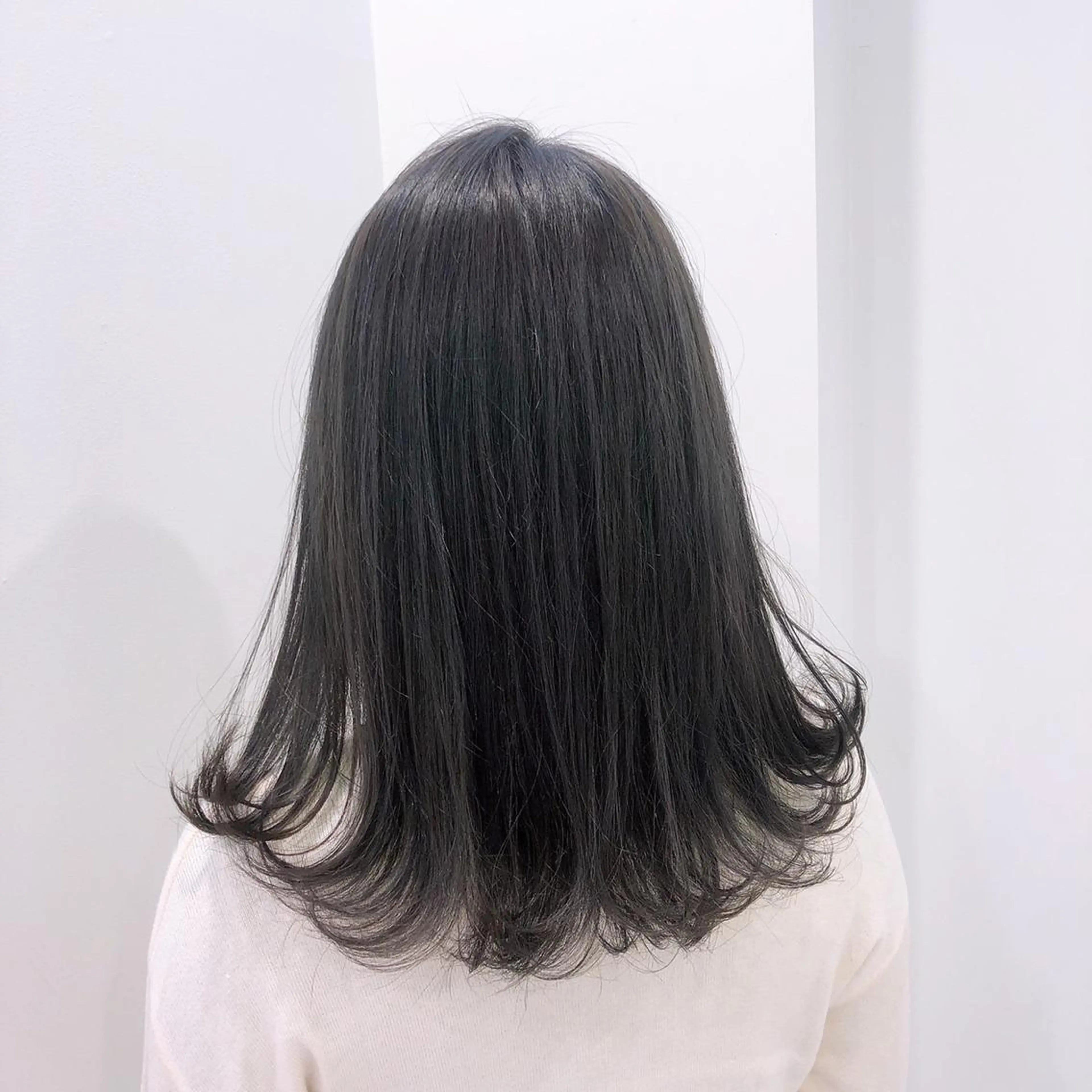 ミディアム カラー EGO所属・EGO Top stylistのヘアスタイル