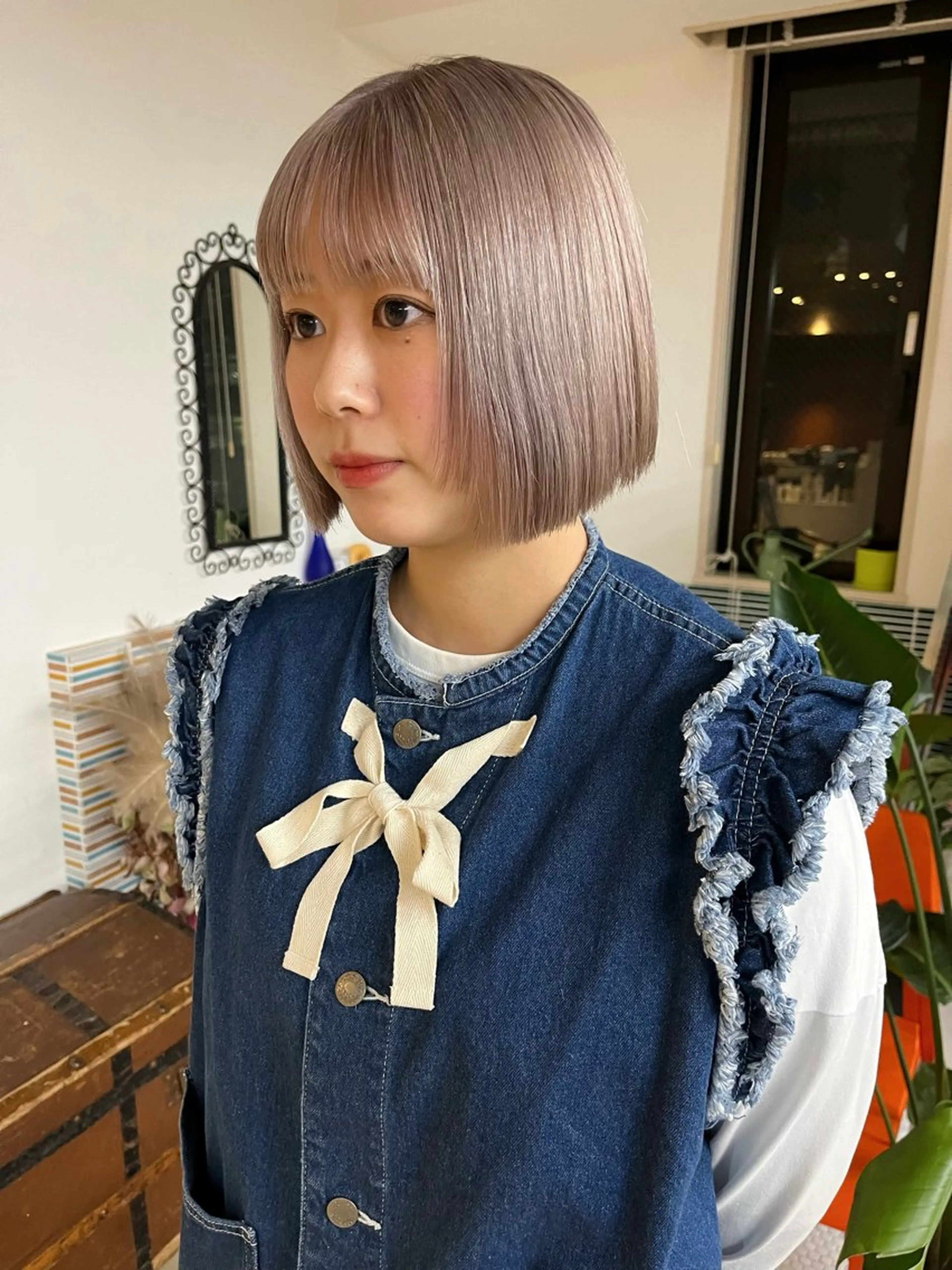 ミディアム カラー ブリーチ グレージュ ミルクティーグレージュ カット ヘアカラー トリートメント 🩷ハイトーン透明感 レイヤー🩷ユリカのヘアスタイル